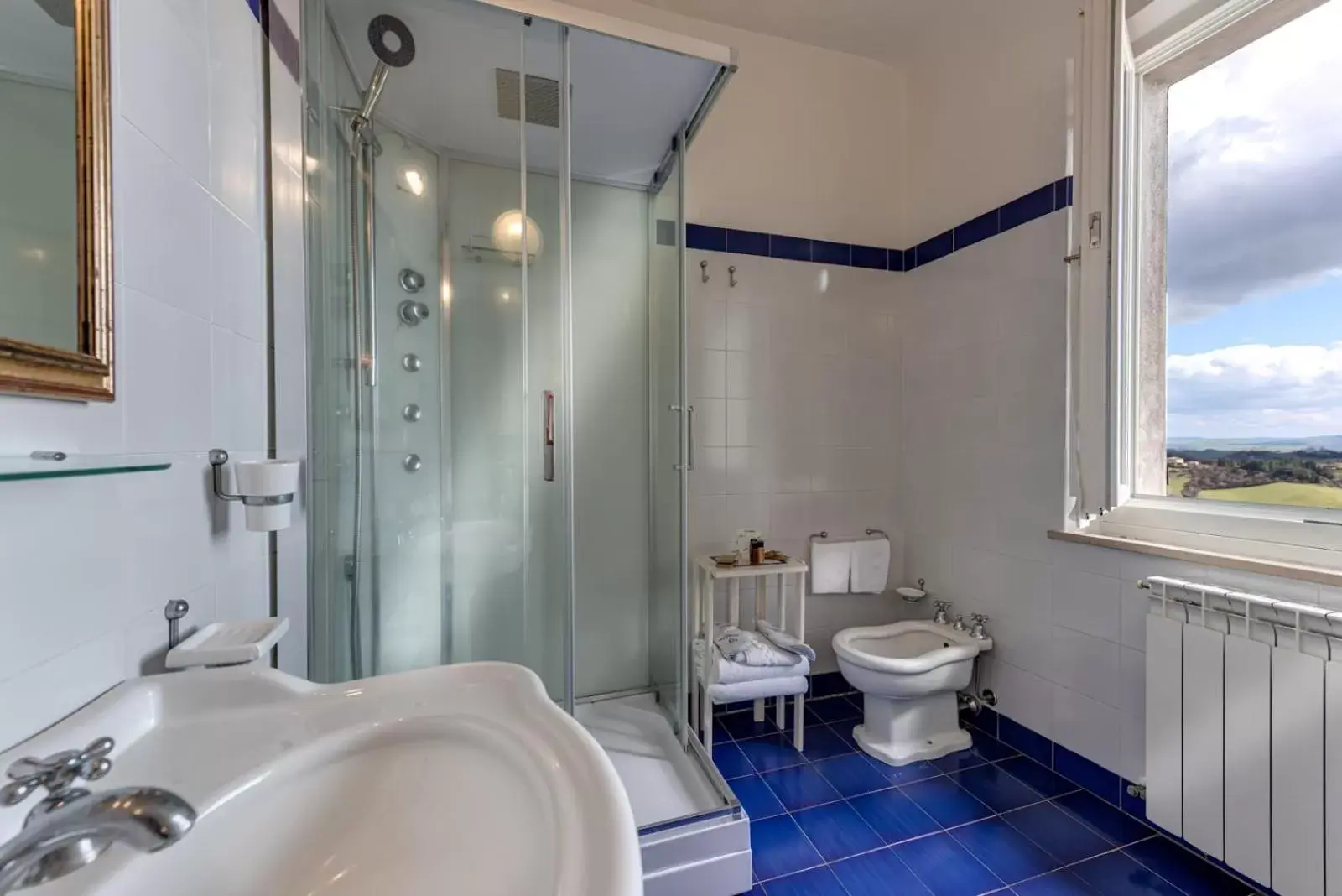Toilet, Bathroom in Hotel Palazzo di Valli