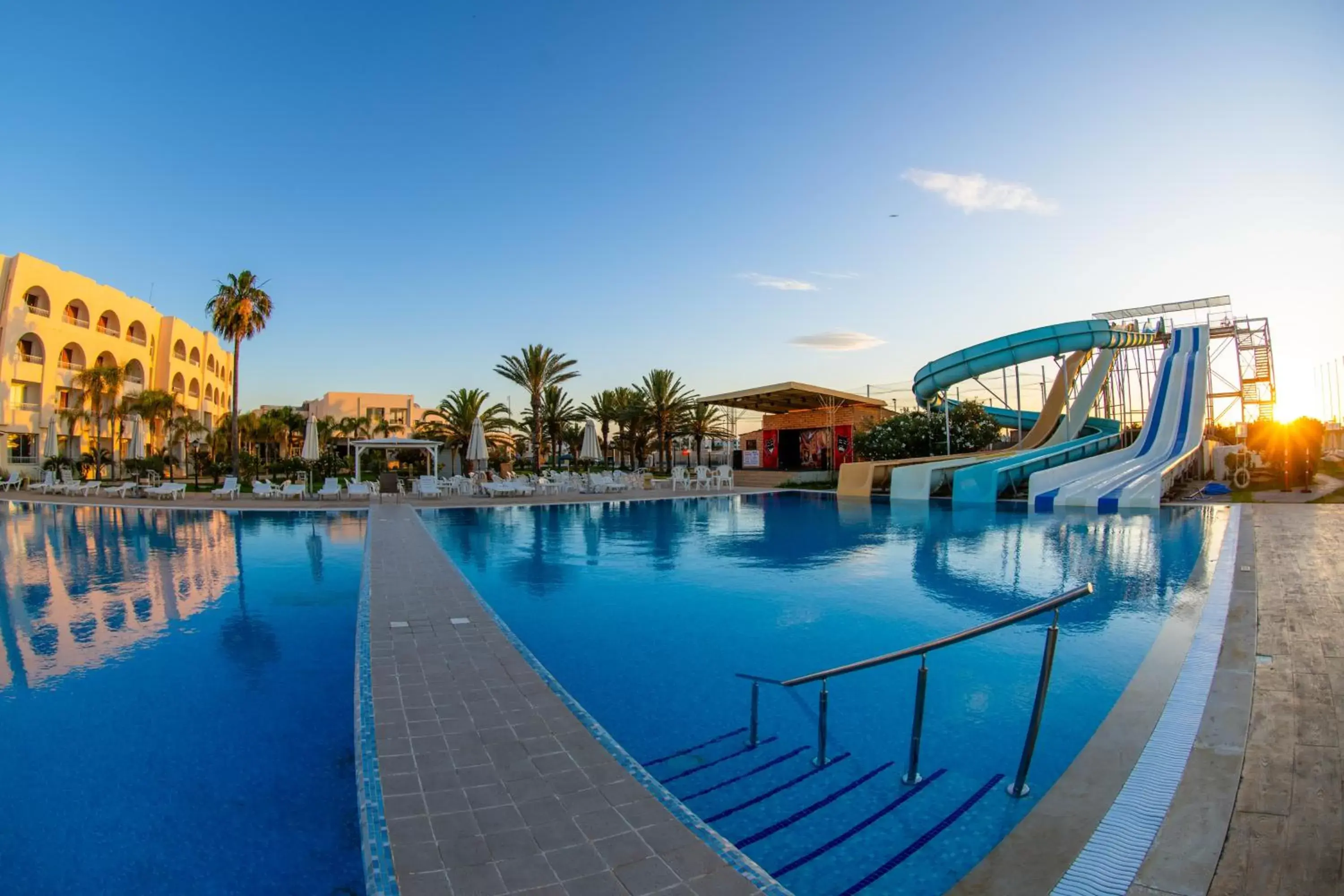 Swimming Pool in Khayam Garden Beach Resort & Spa