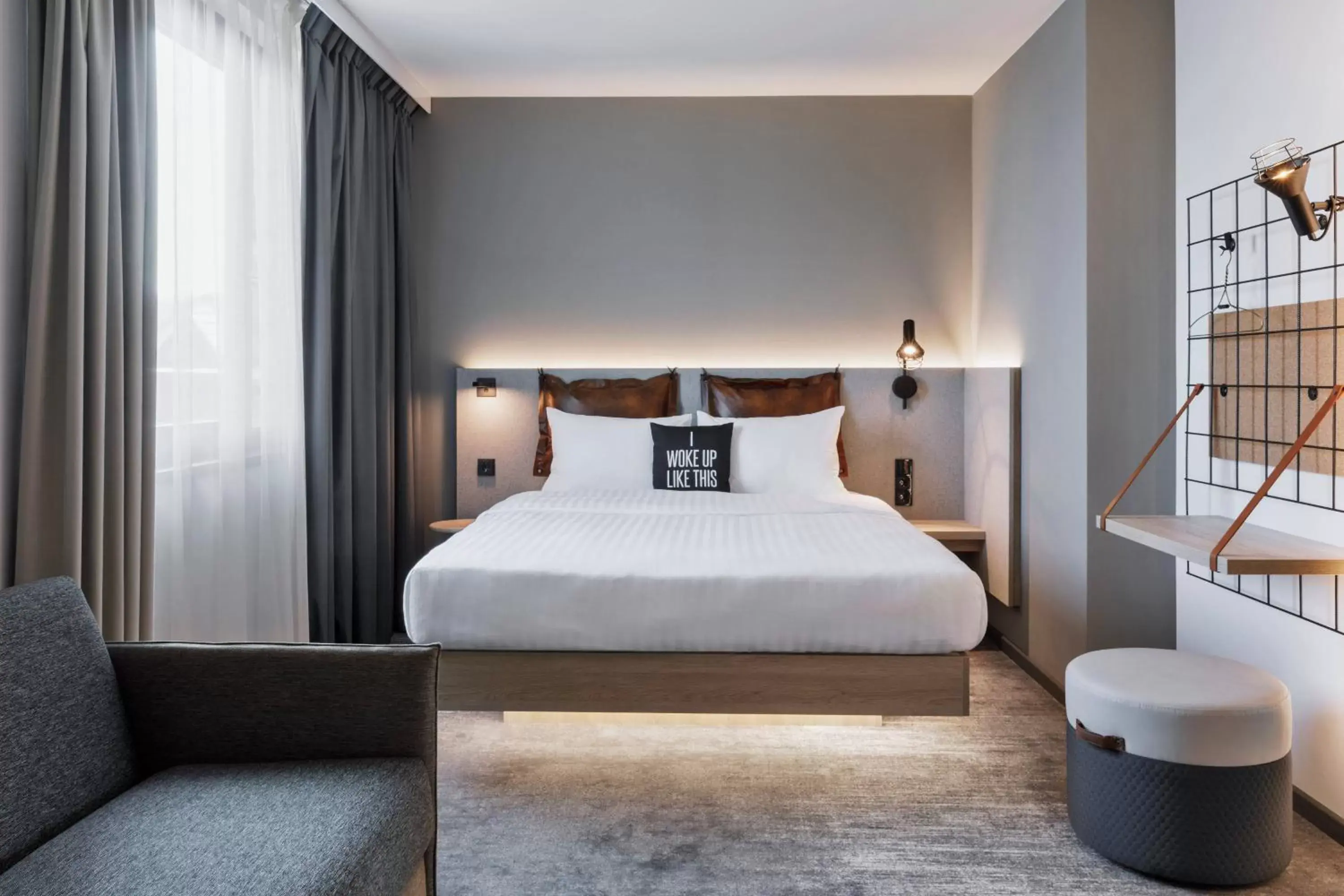 Photo of the whole room, Bed in Moxy Hamburg City