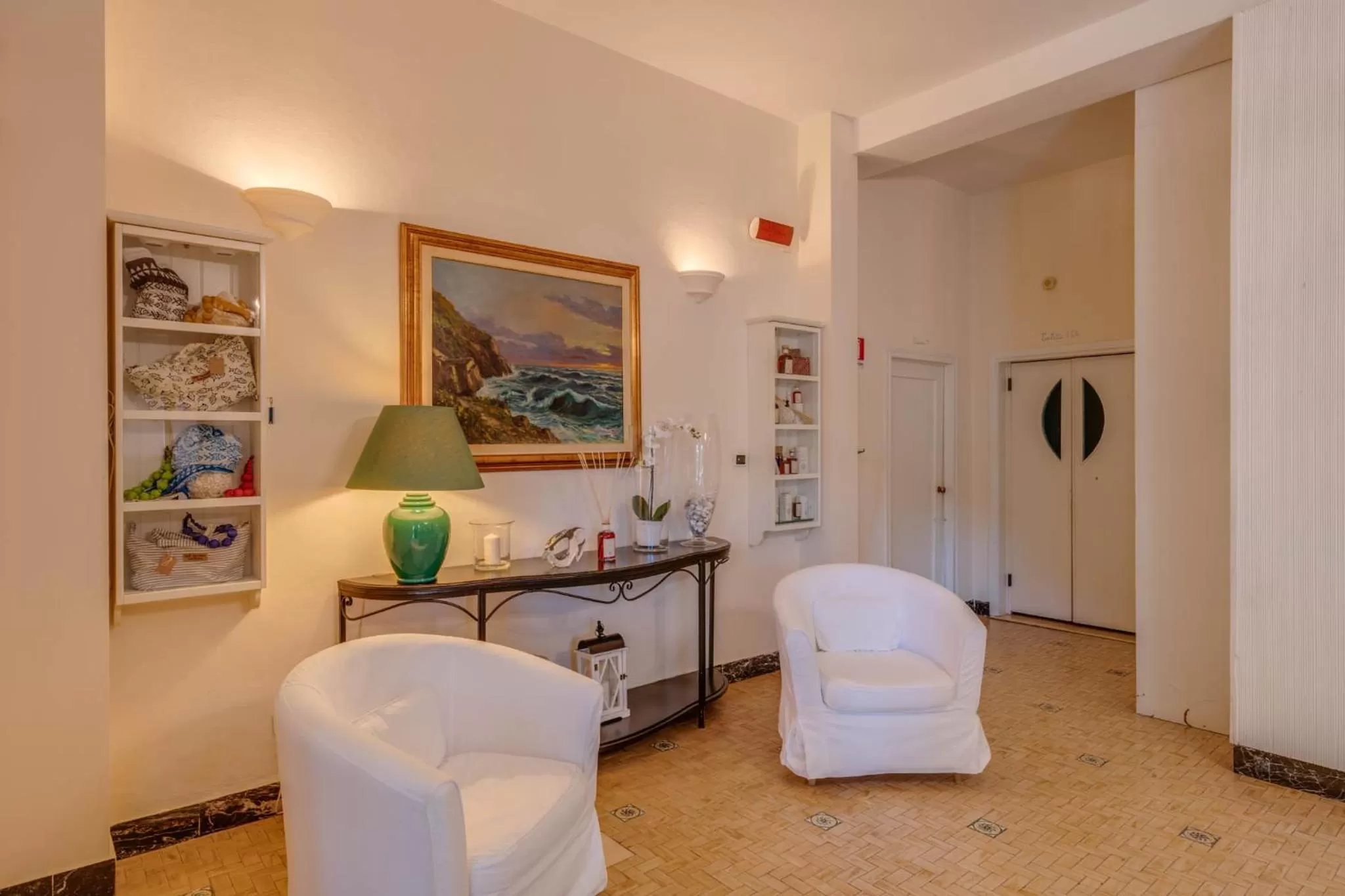 Communal lounge/ TV room in Hotel Massimo