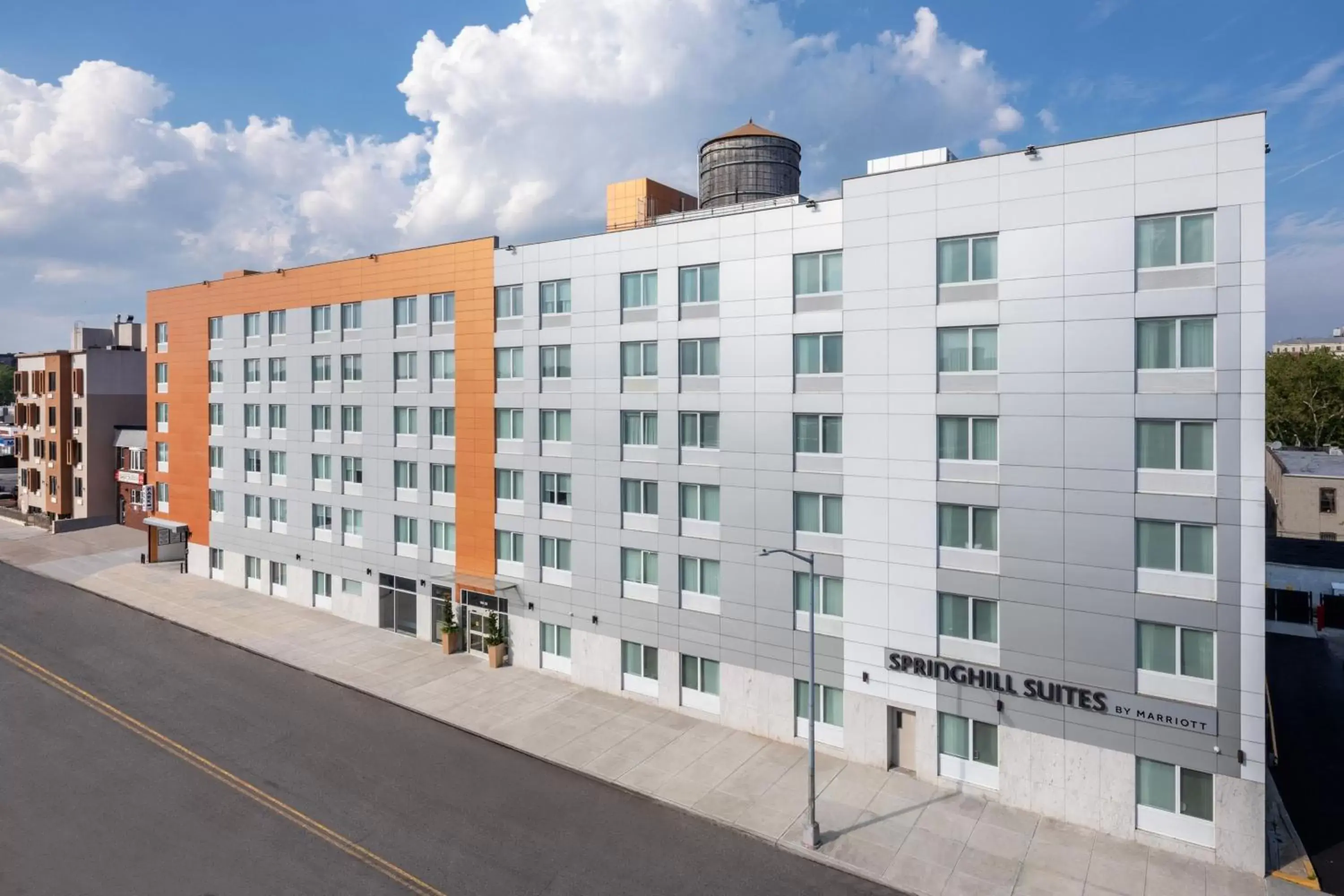Property Building in SpringHill Suites by Marriott New York JFK Airport Jamaica