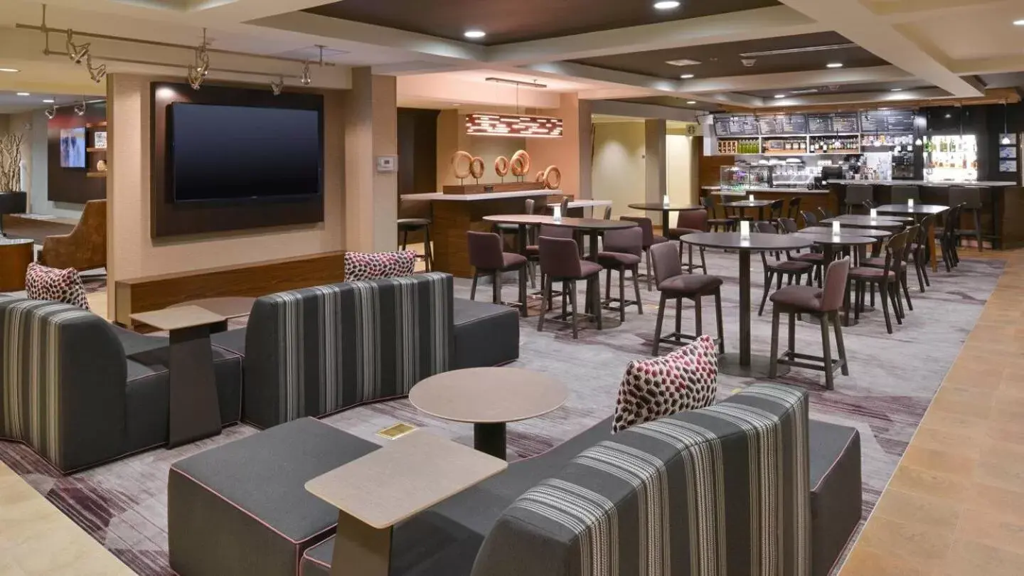 Lobby or reception, Restaurant/Places to Eat in Courtyard by Marriott Cleveland Willoughby