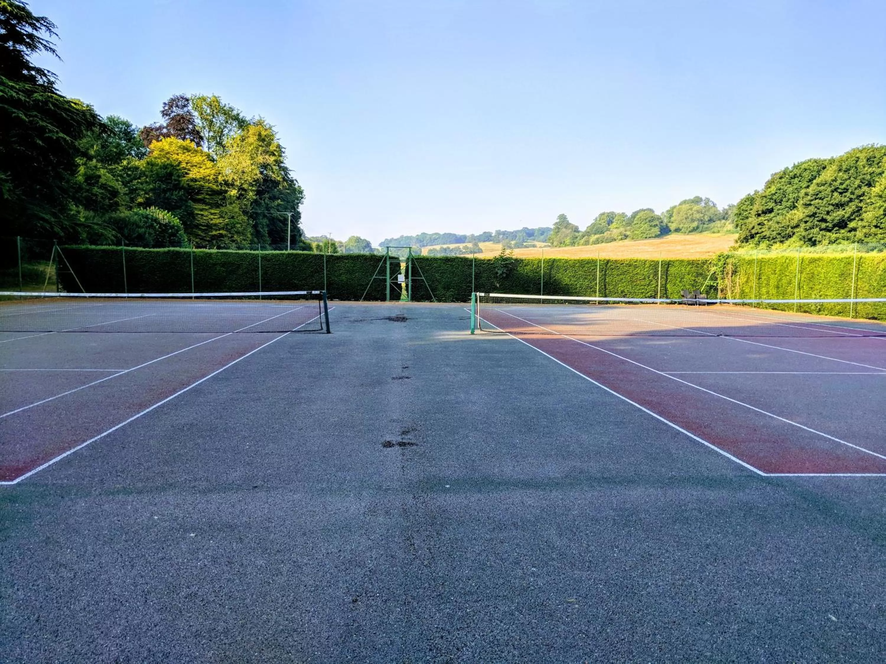Tennis court in Broome Park Hotel