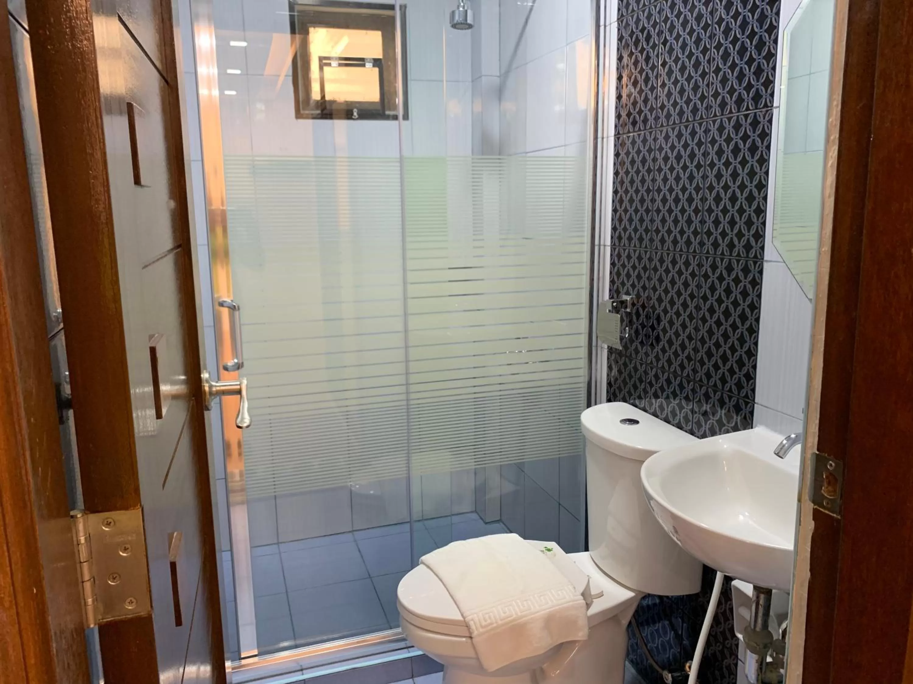 Shower in Rustic Crown Hotel