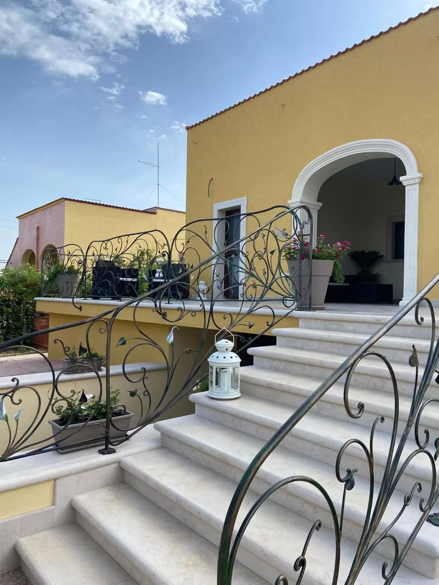 Balcony/Terrace, Swimming Pool in Villa Enza B&B