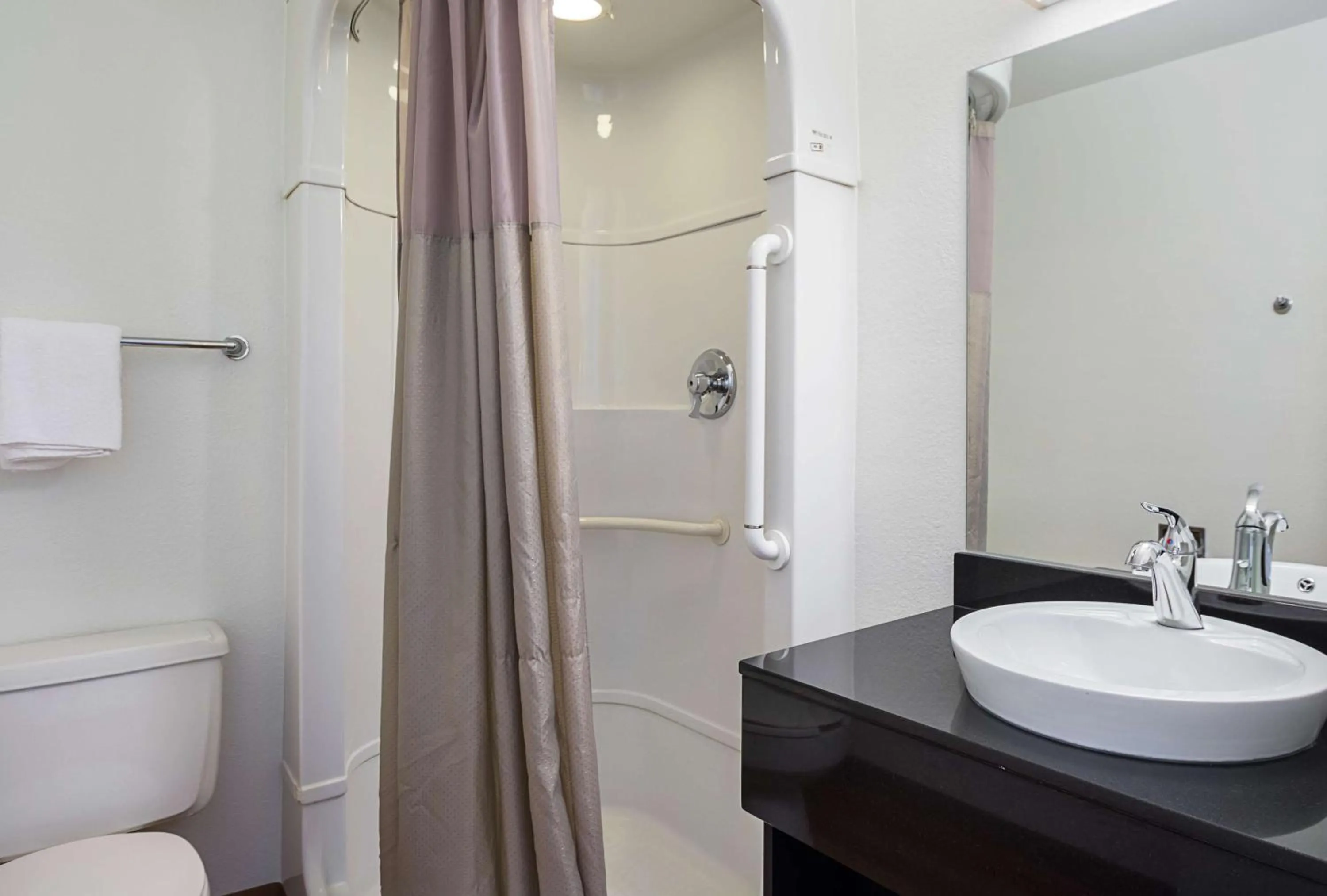 Photo of the whole room in Motel 6-Pueblo, CO - I-25