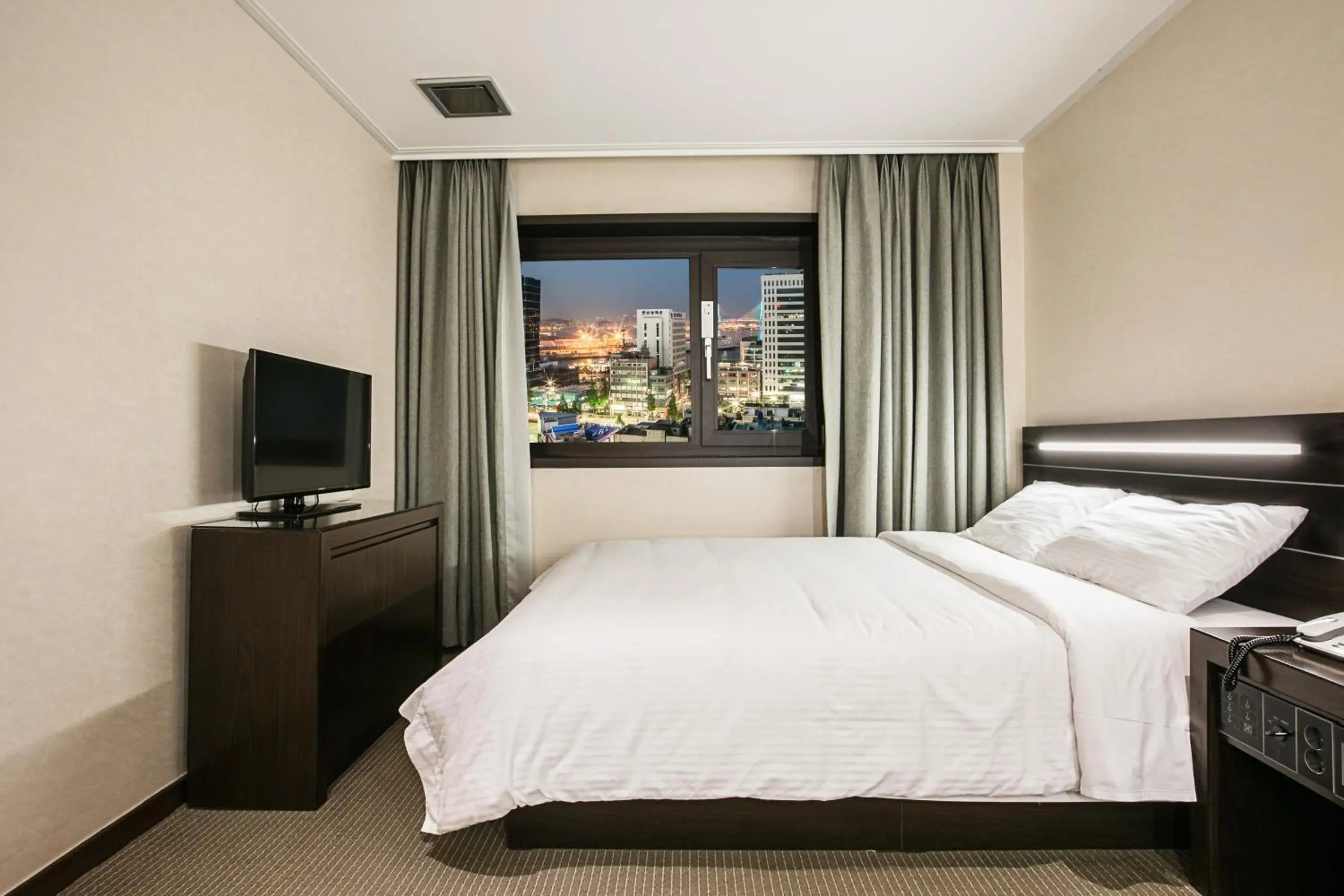 Bedroom, Bed in Busan Tourist Hotel Bedroom, Bed in Busan Tourist Hotel