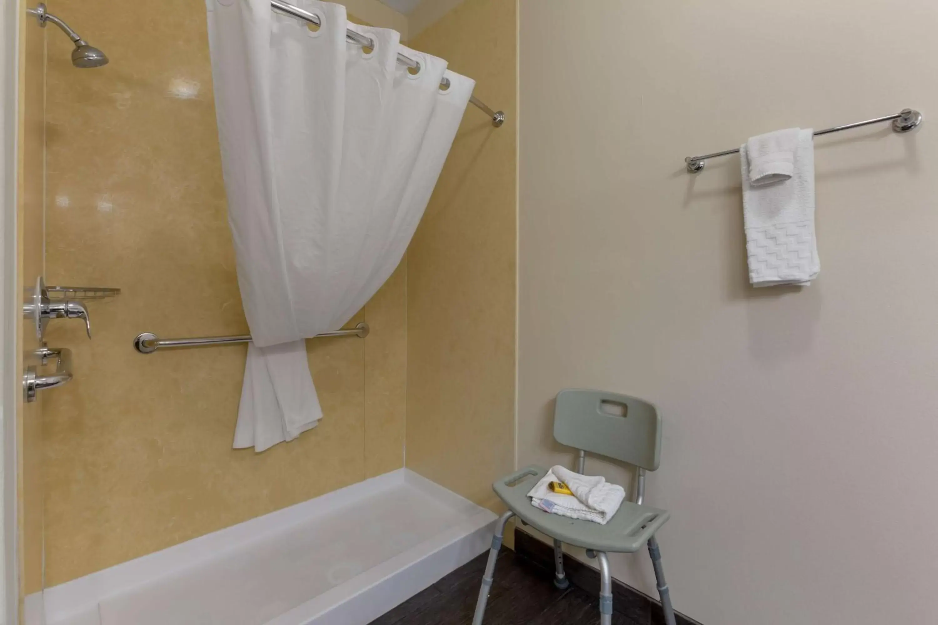 Bathroom in Best Western Plus the Four Corners Inn