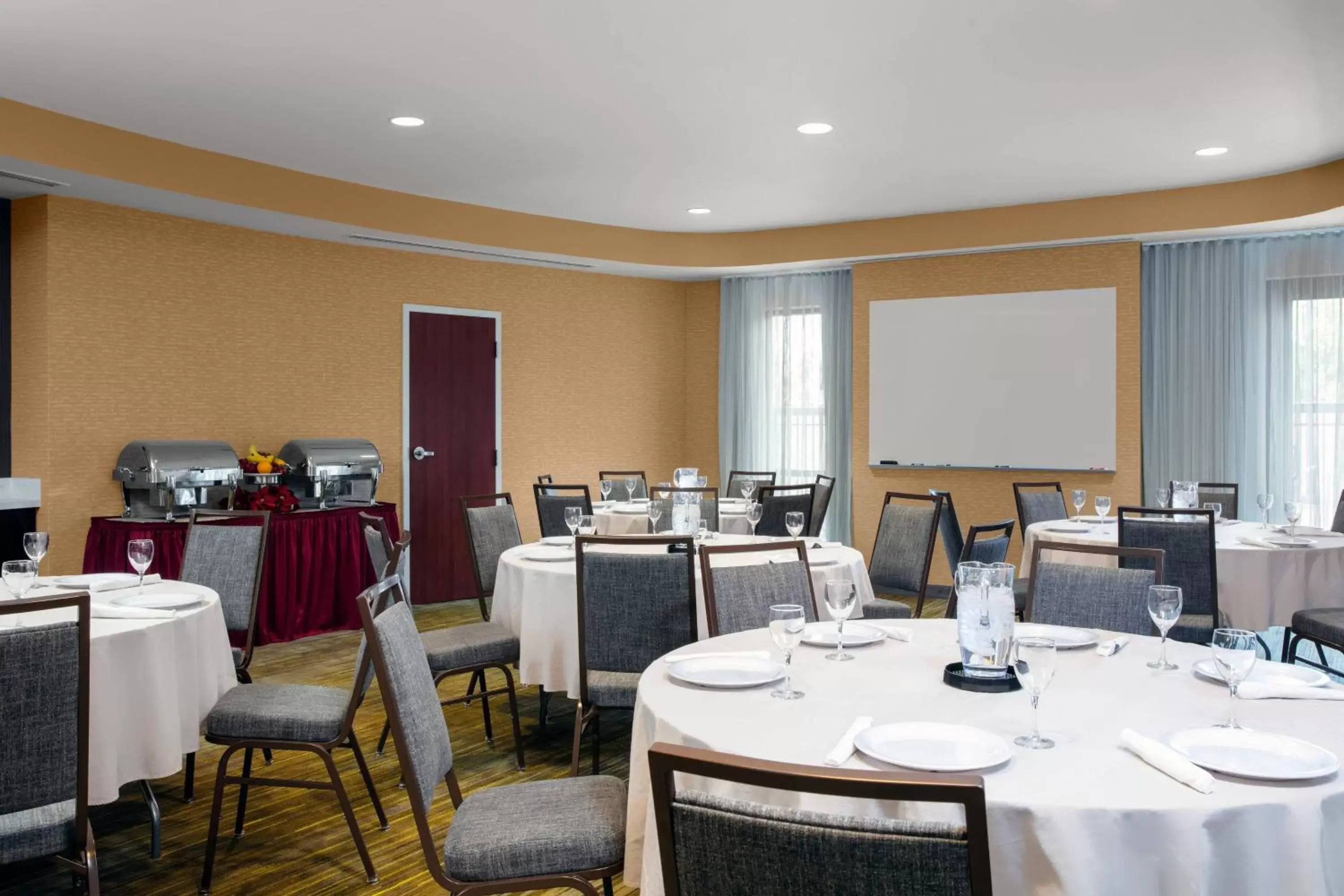 Meeting/conference room, Restaurant/Places to Eat in Courtyard by Marriott Jacksonville I-295/East Beltway