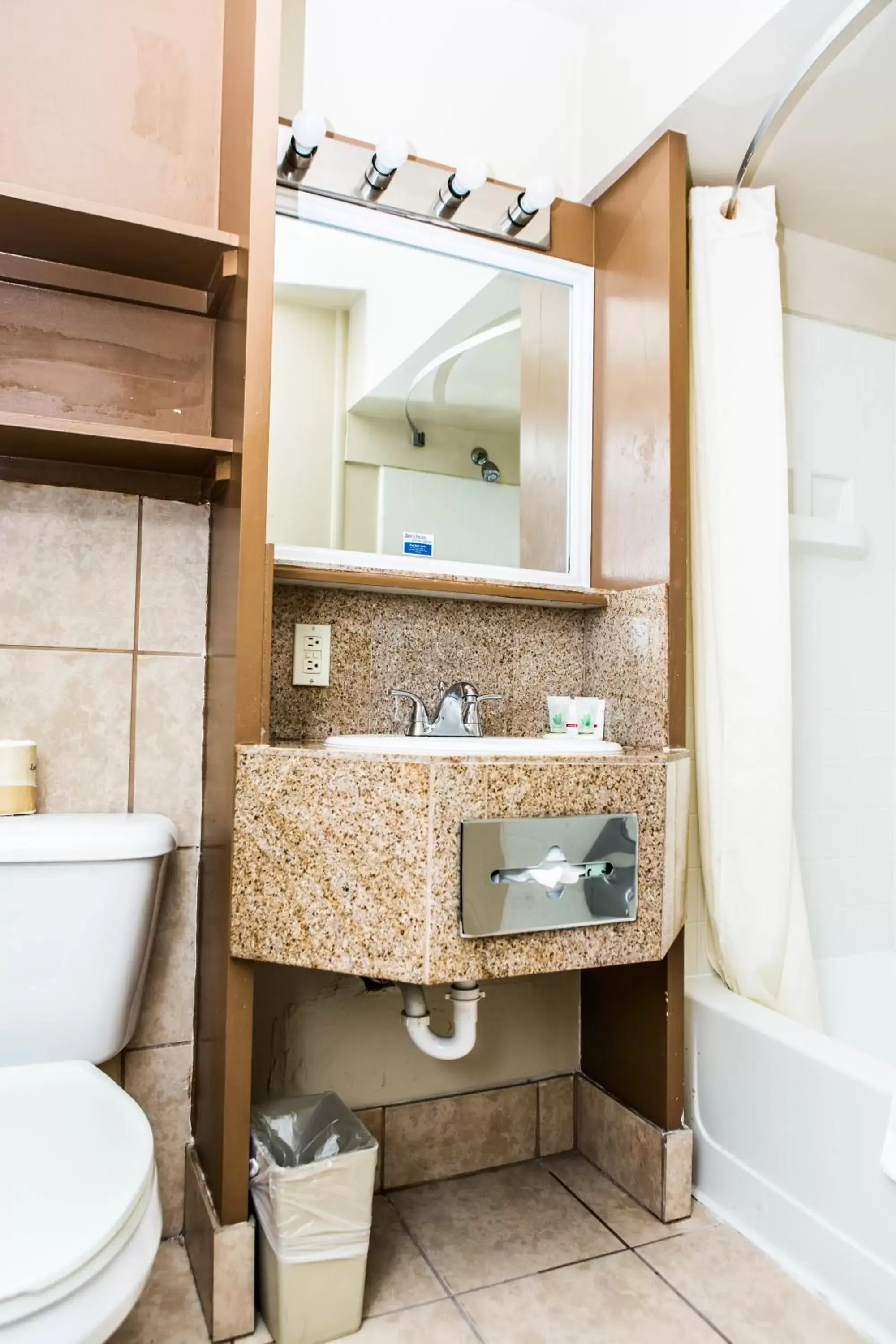 Bathroom in Pelican Inn