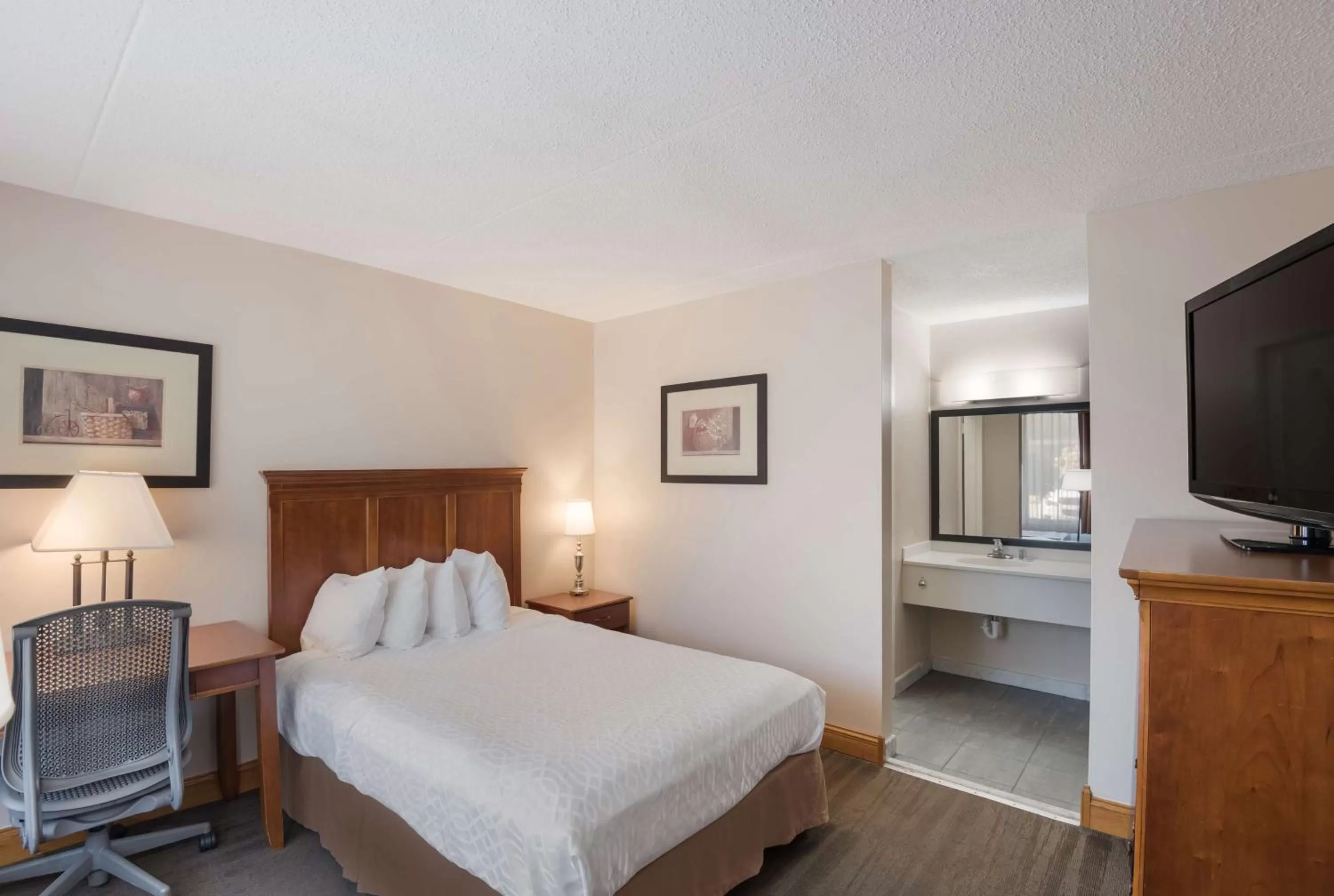 Bedroom, Bed in Best Western Inn