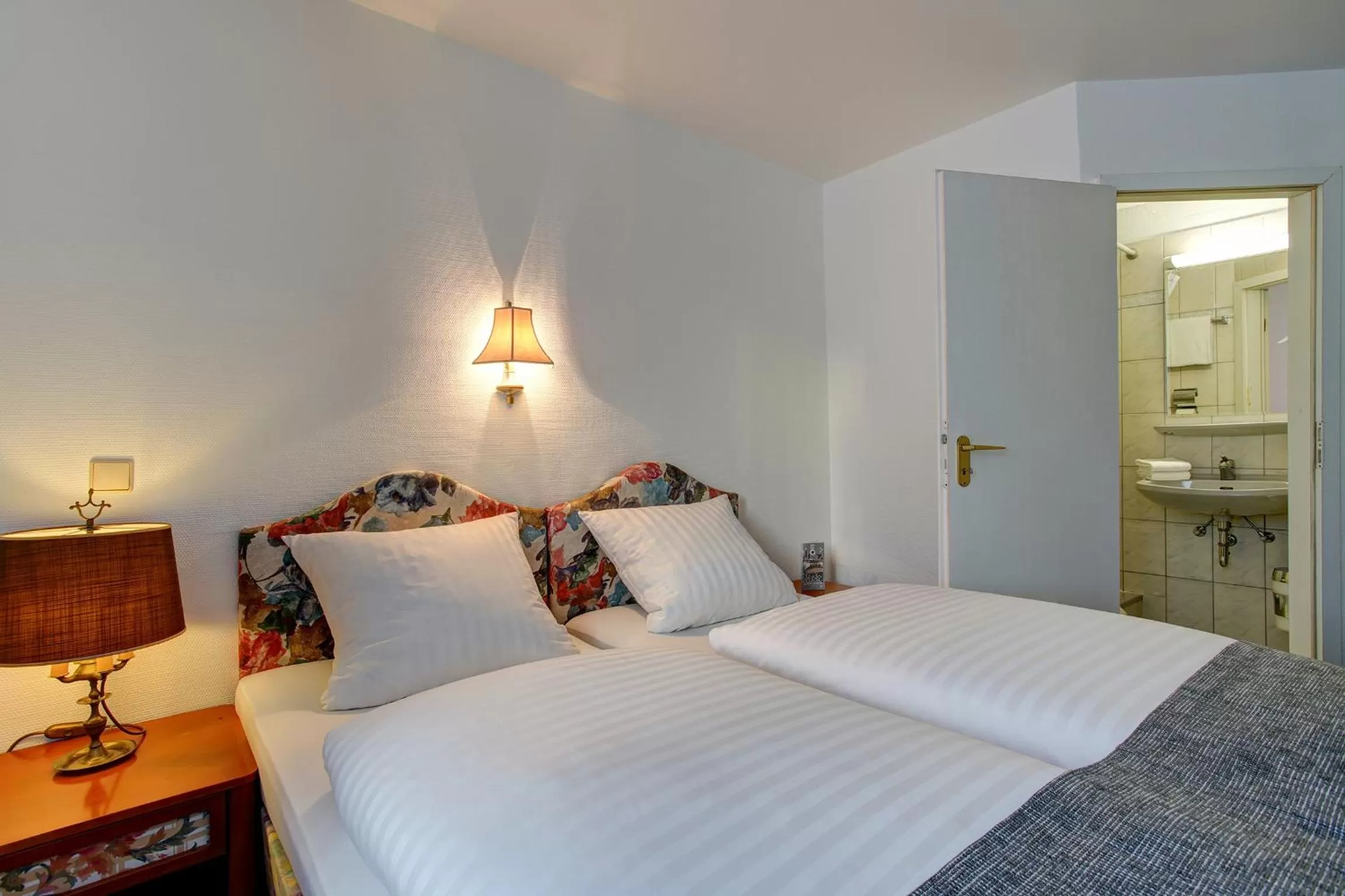 Photo of the whole room, Bed in Centro Hotel Arde Köln City, Trademark Collection by Wyndham