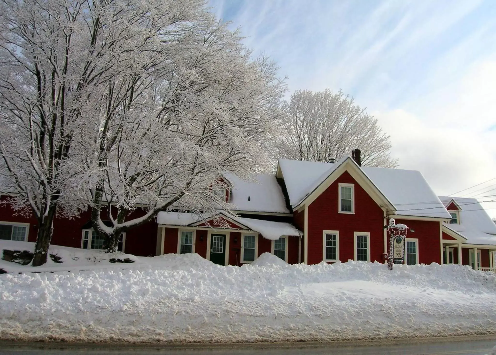 Property building, Winter in Deerfield Valley Inn - Mt Snow