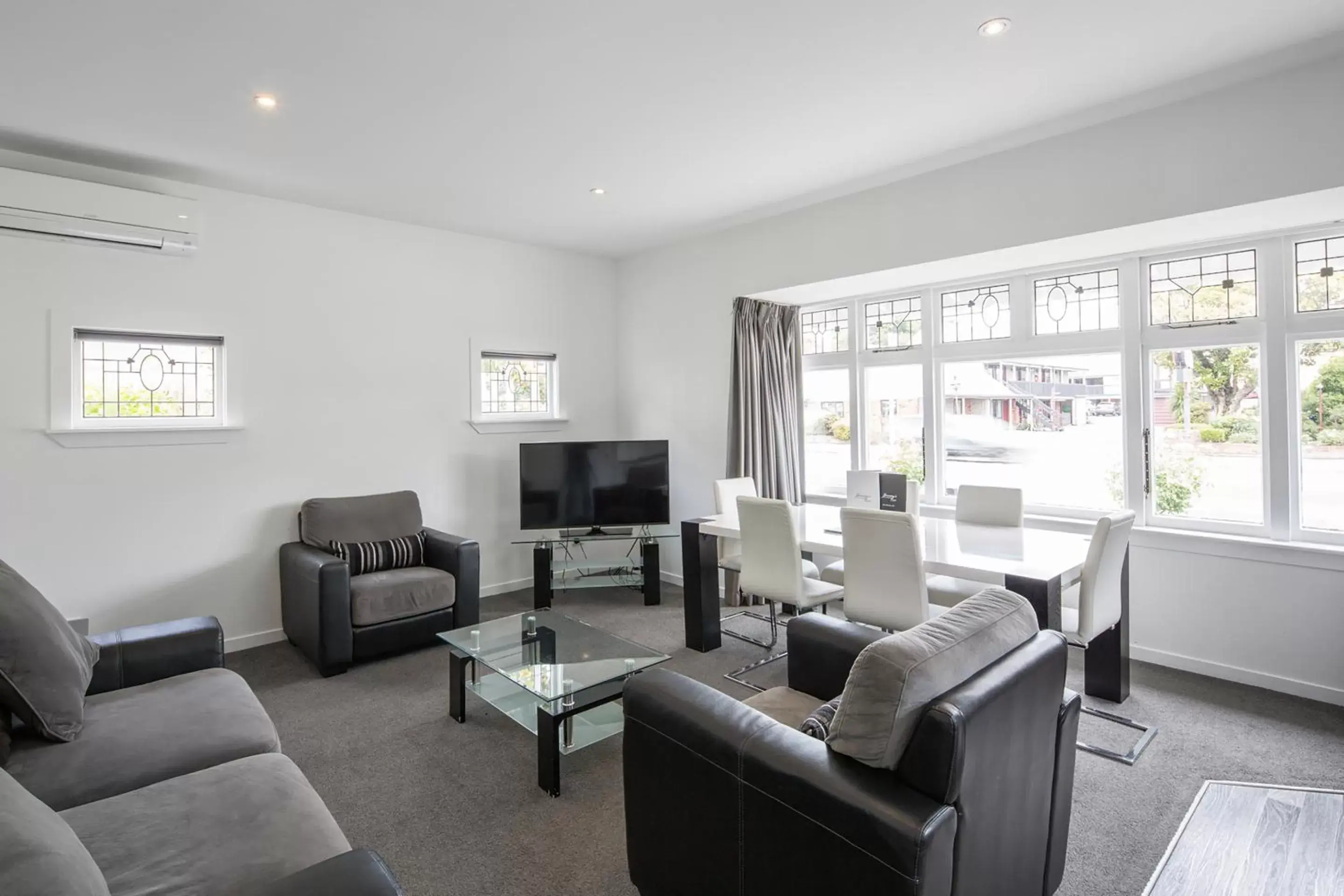 Living room, Seating Area in Pavilions Hotel