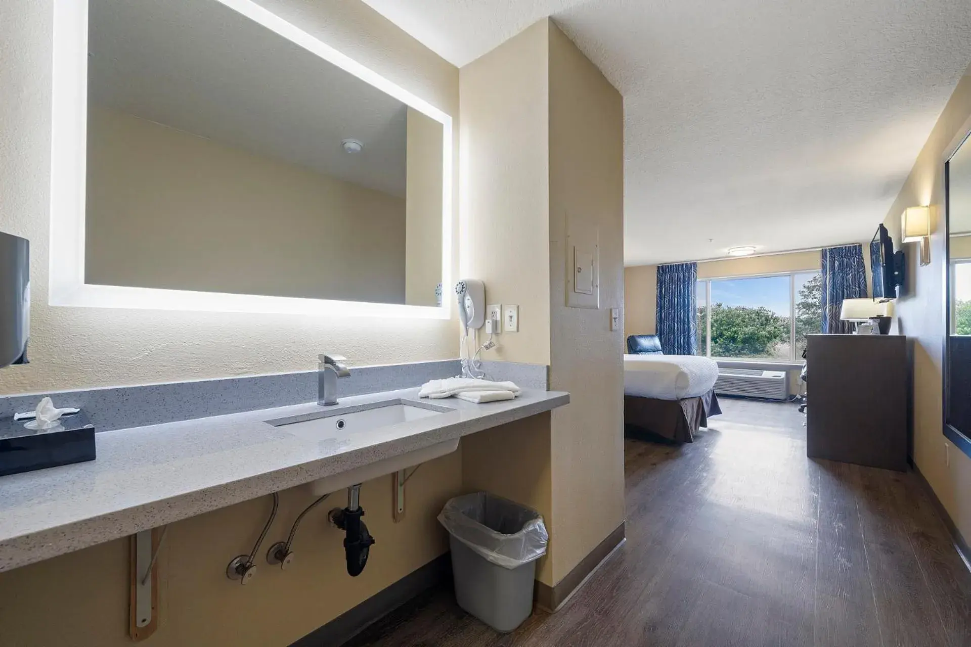 Bed in Oceanview Inn at the Arch Bed in Oceanview Inn at the Arch