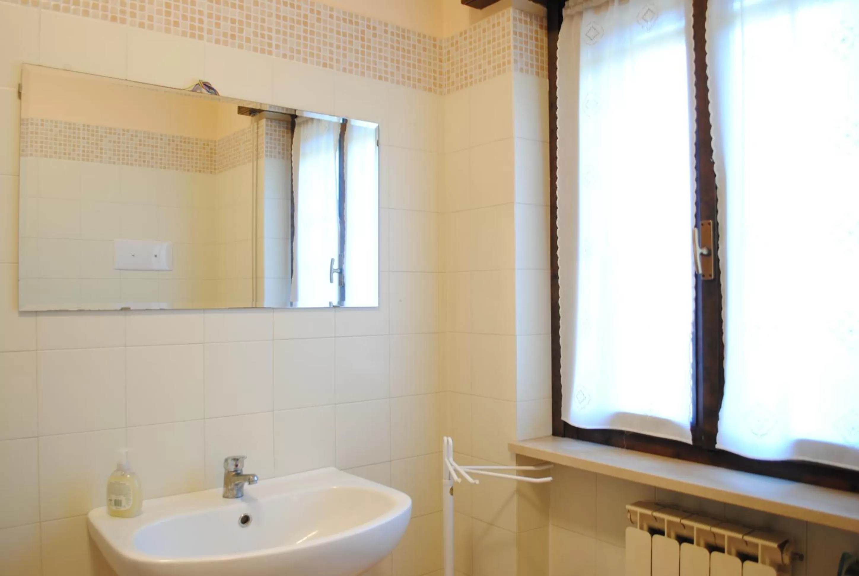 Bathroom in AGRITURISMO MELOGRANO D'ORO