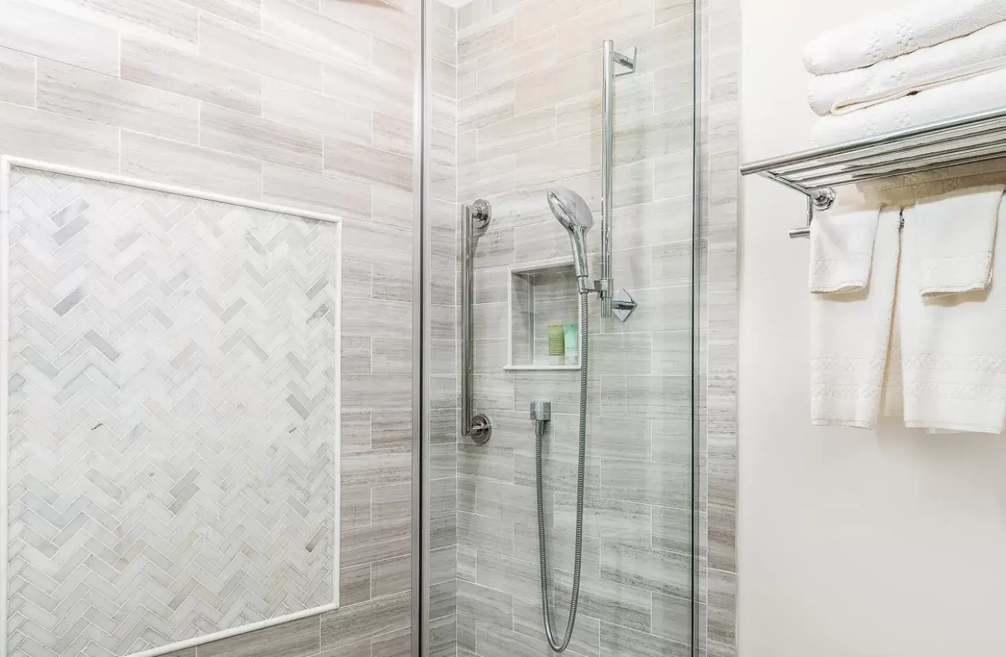 Shower, Bathroom in Harbor Light Inn