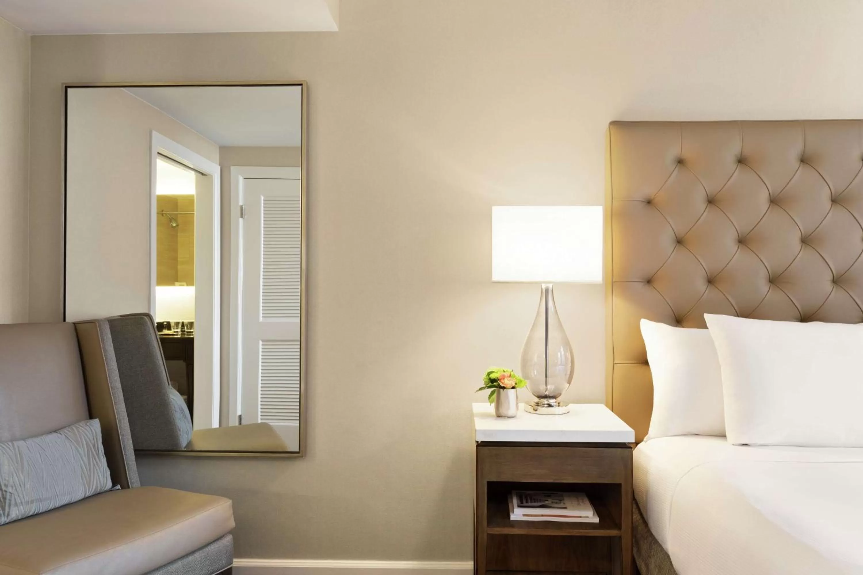 Bed in Hilton New Orleans / St. Charles Avenue