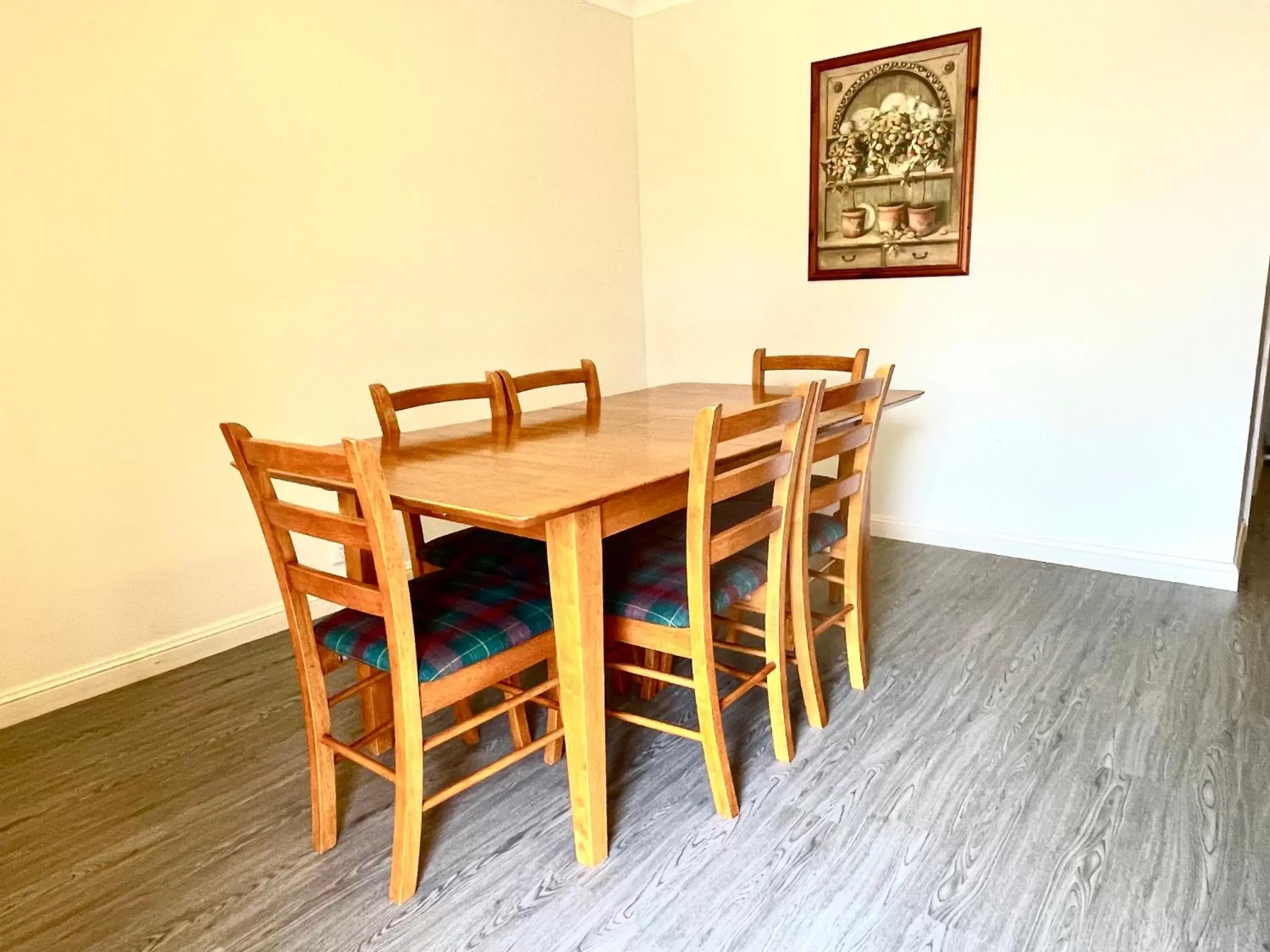 Dining Area in Golfview Motor Inn