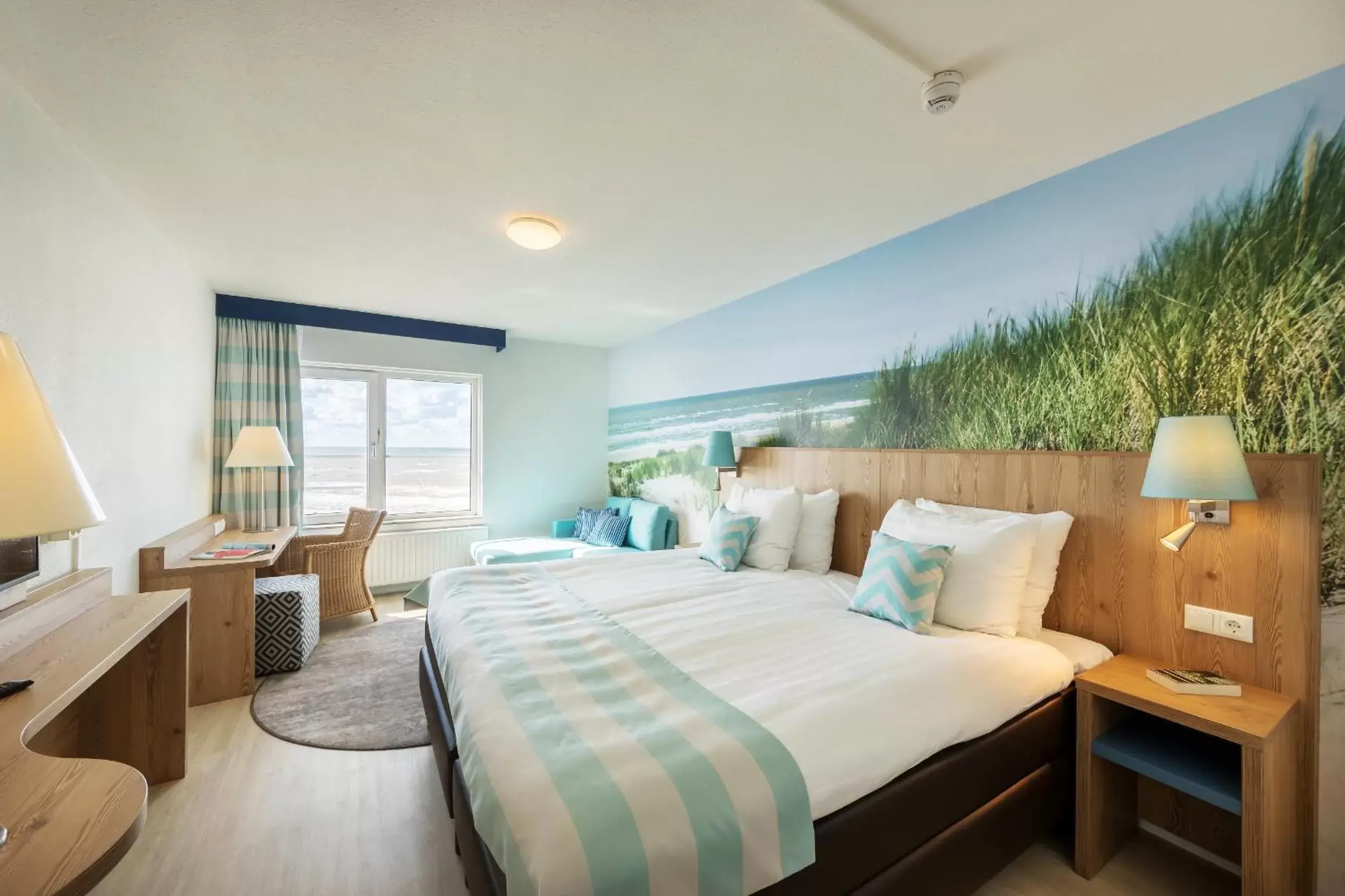 Bedroom, Bed in Beachhotel Zandvoort by Center Parcs