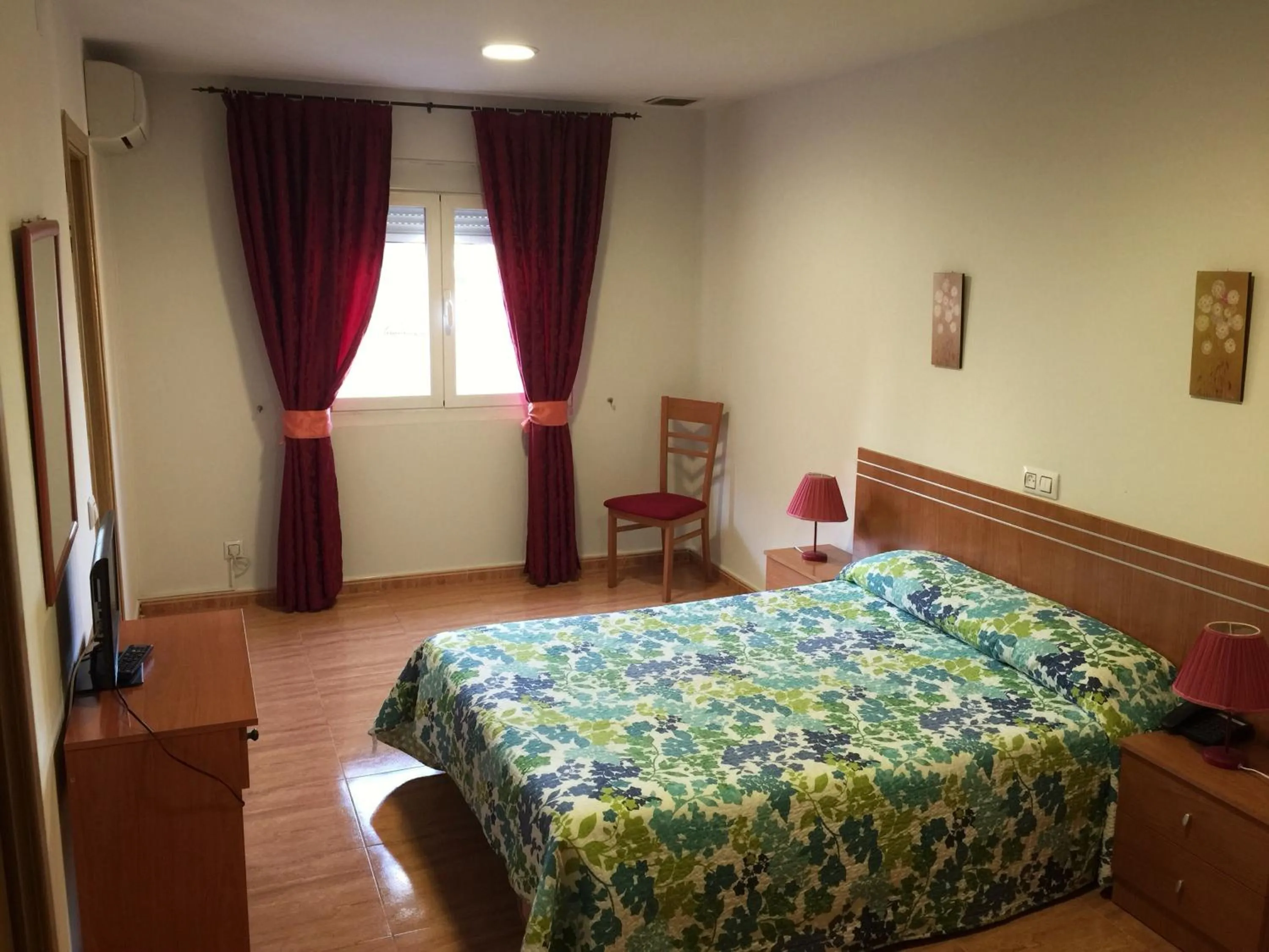 Photo of the whole room, Bed in Hotel Godofredo