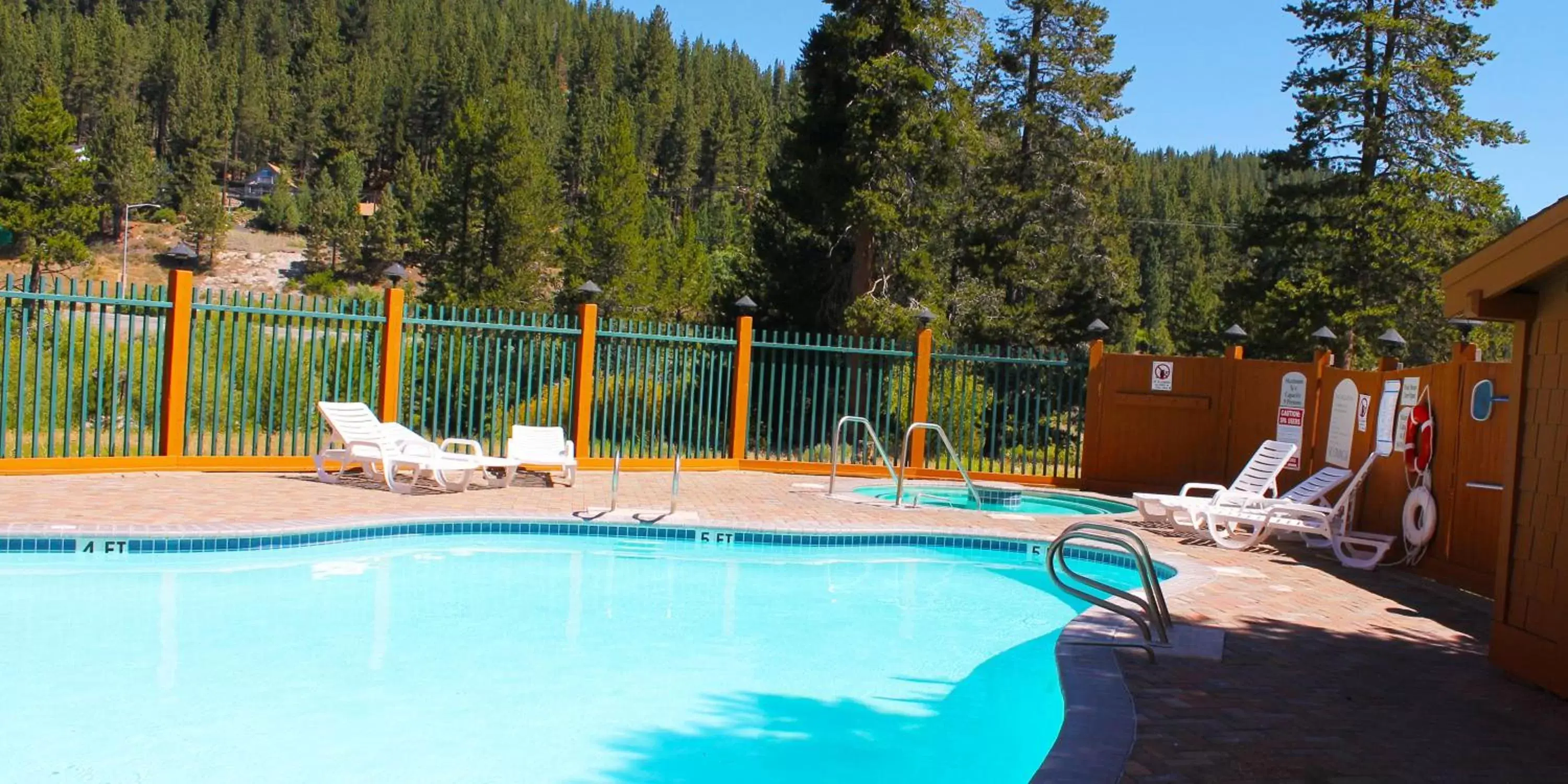 Pool view, Swimming Pool in Truckee Donner Lodge