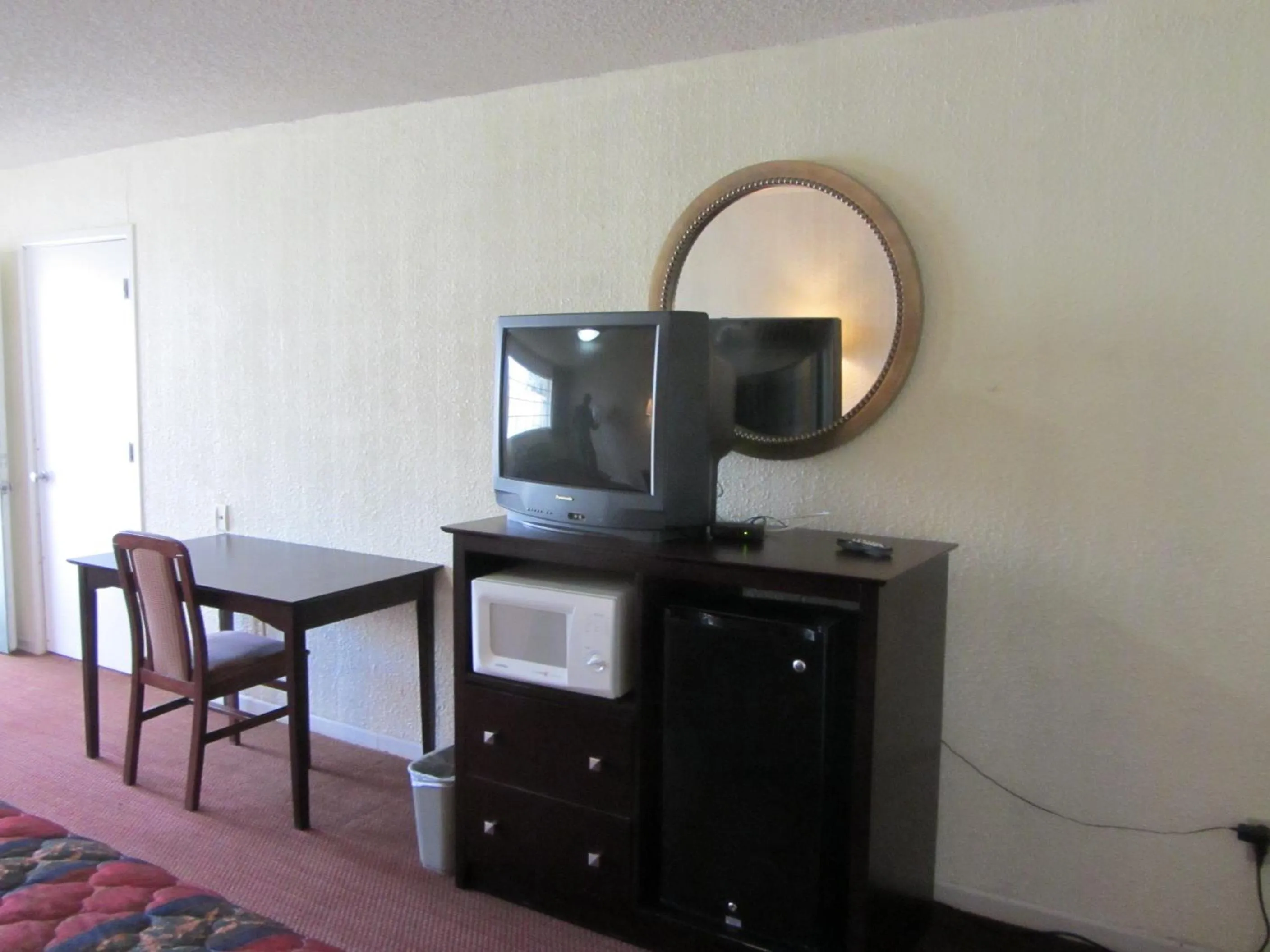 TV and multimedia, TV/Entertainment Center in Royal Inn Abilene