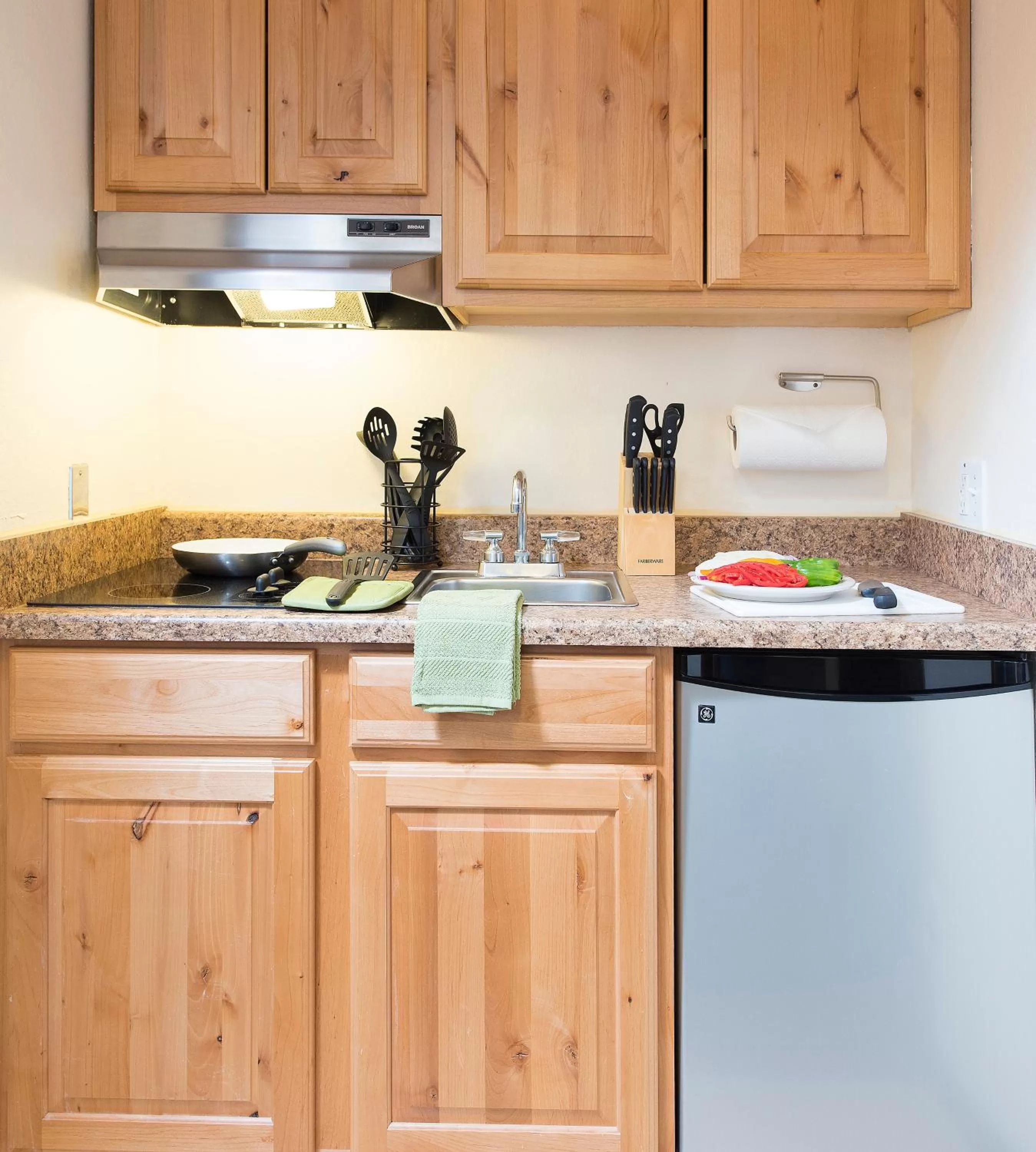 Kitchen or kitchenette in Elk Refuge Inn