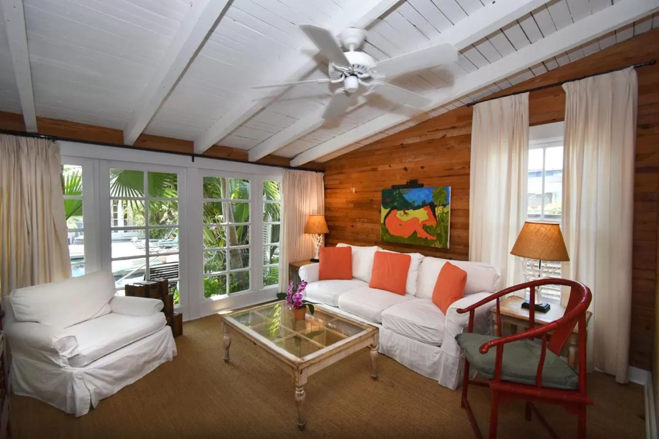 Bed in Simonton Court Historic Inn & Cottages