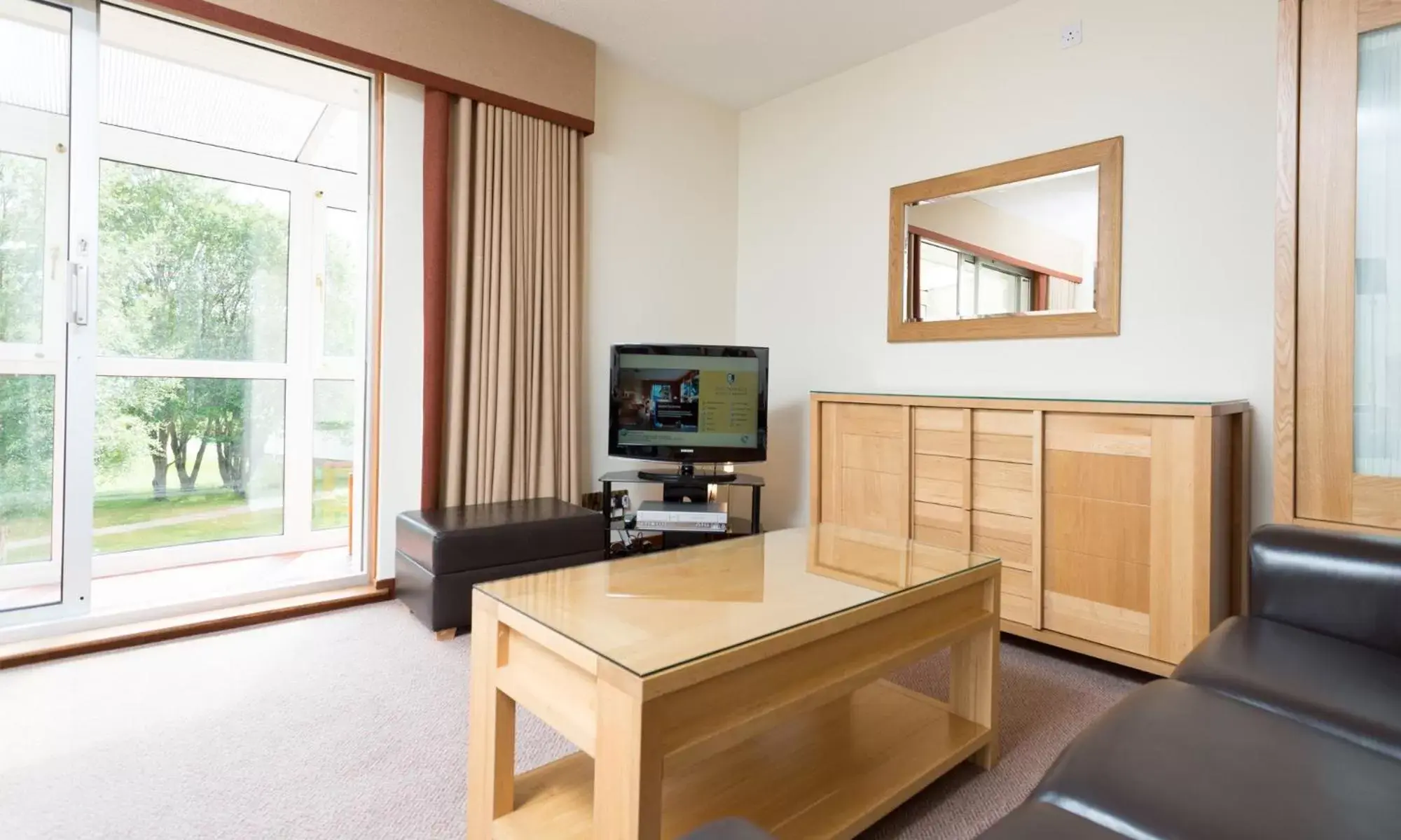 Living room, TV/Entertainment Center in Macdonald Spey Valley Resort