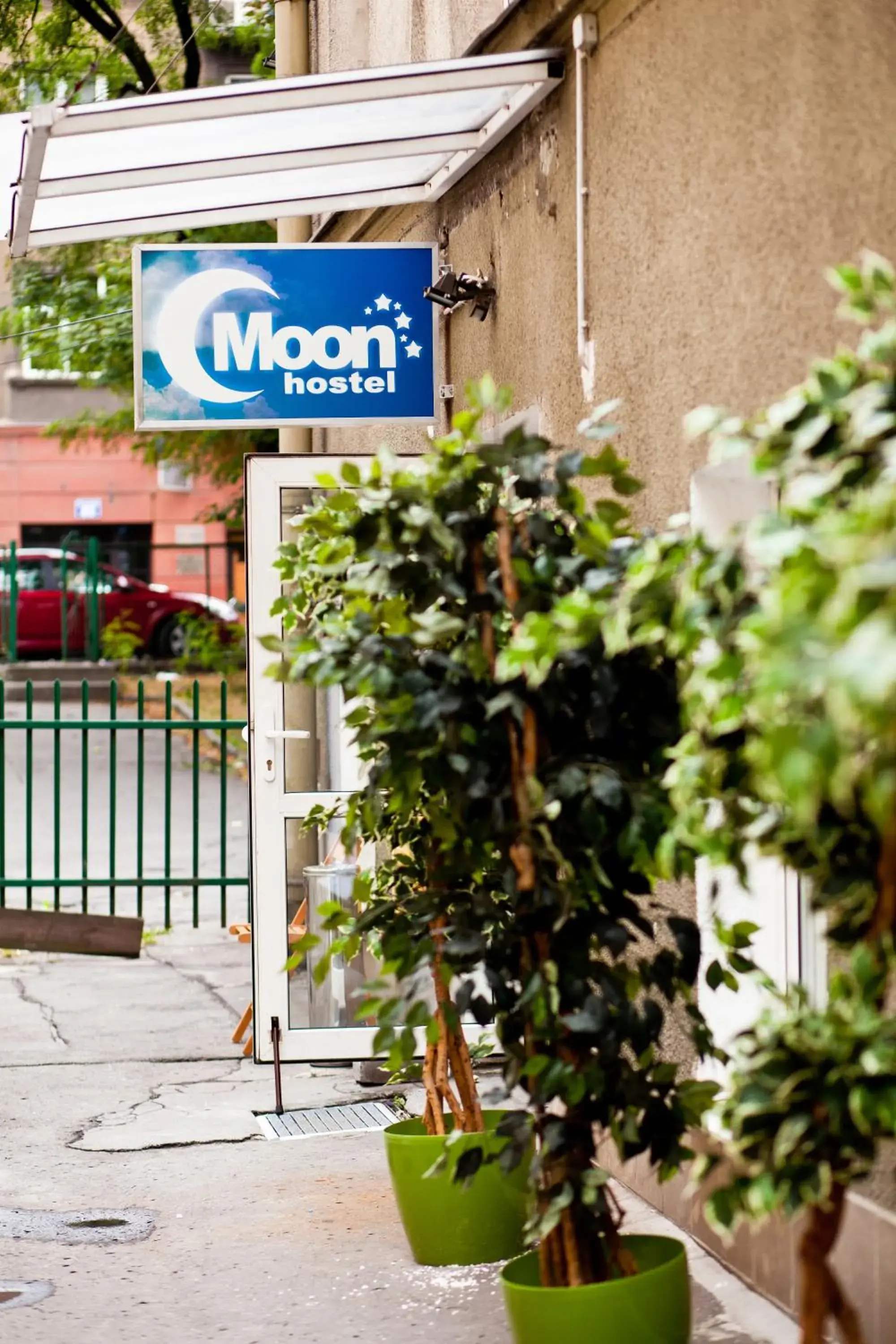 Facade/entrance in Moon Hostel Kraków Facade/entrance in Moon Hostel Kraków