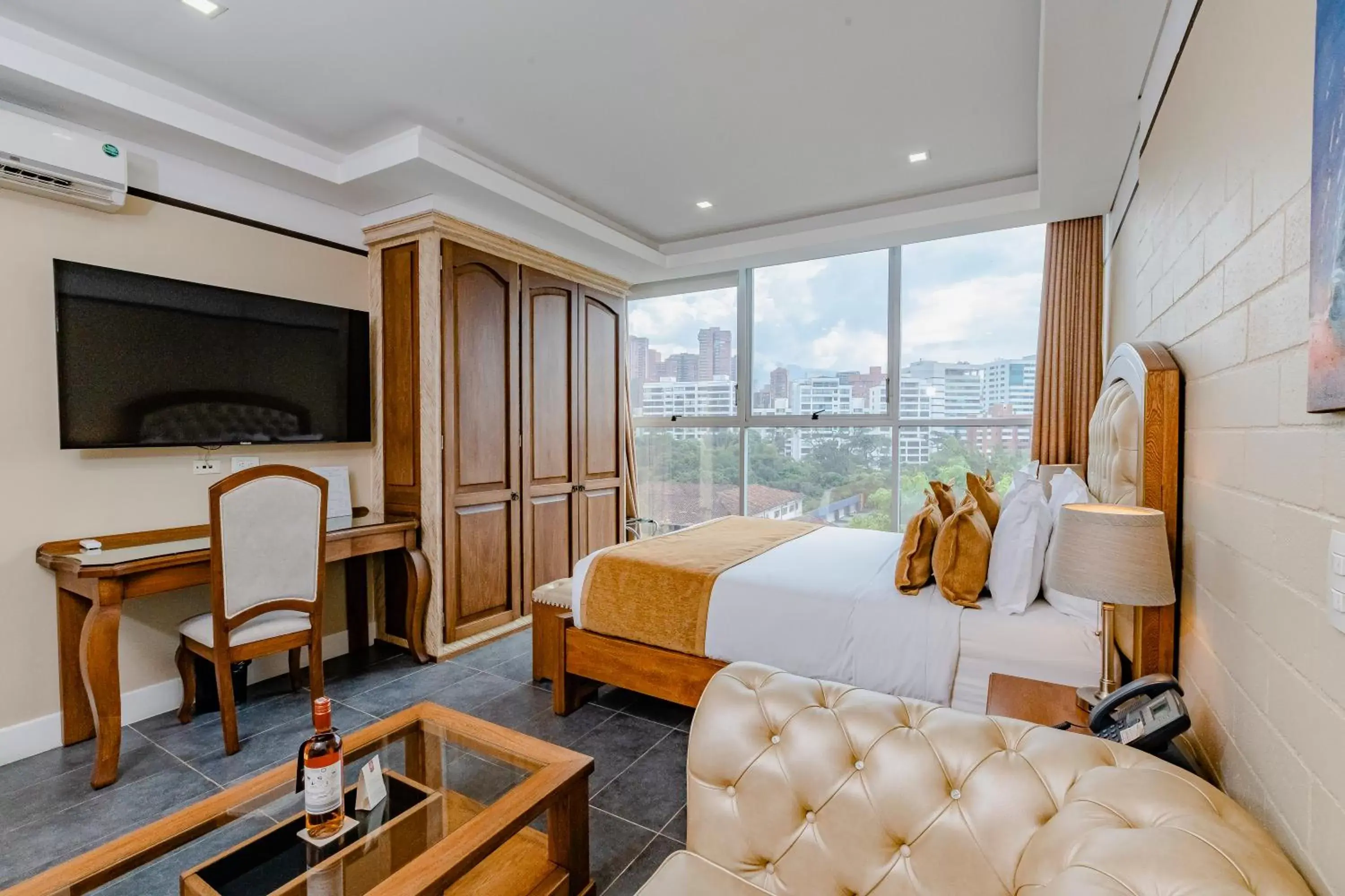 Bedroom in Hotel Du Parc