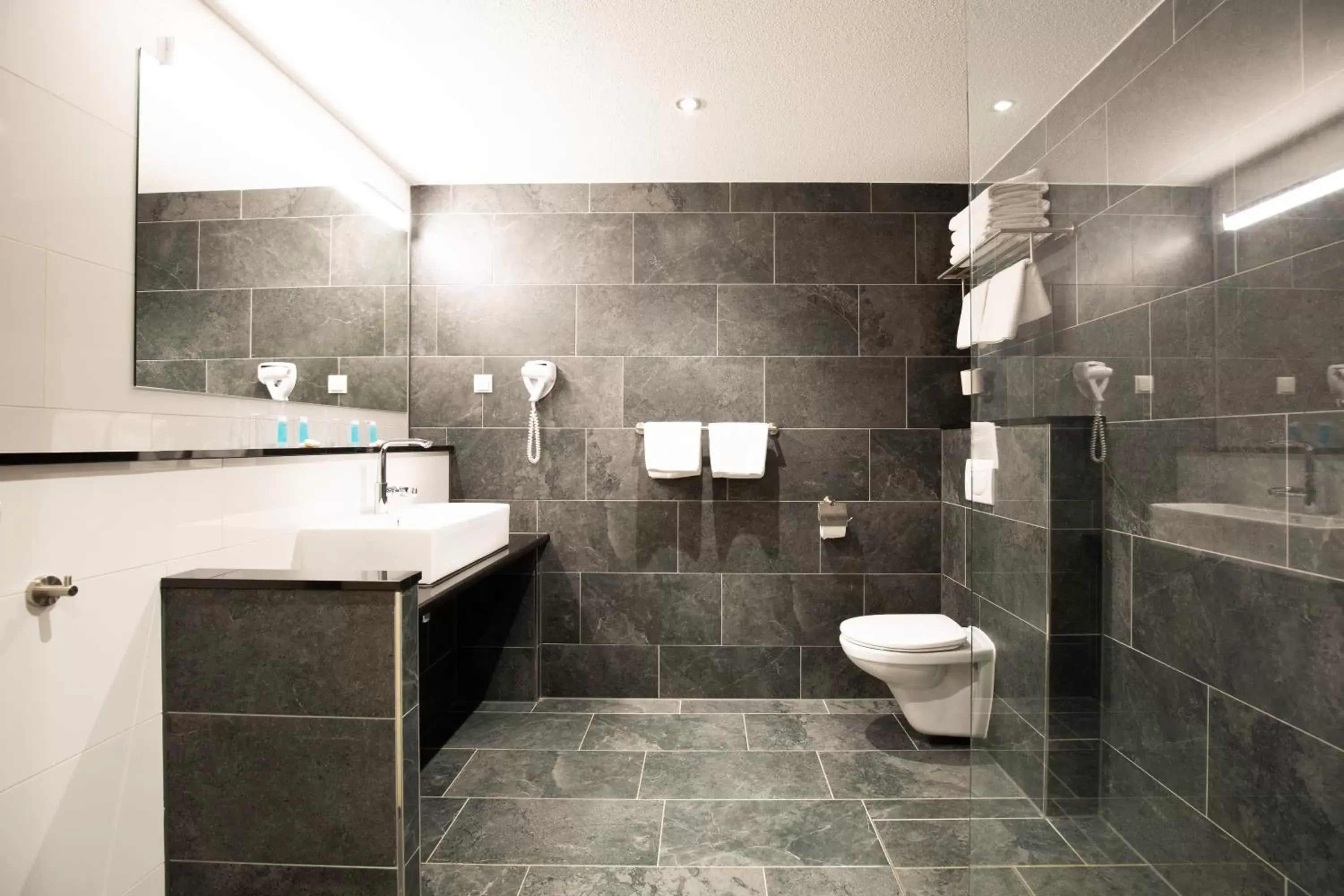 Toilet, Bathroom in Bastion Hotel Apeldoorn Het Loo