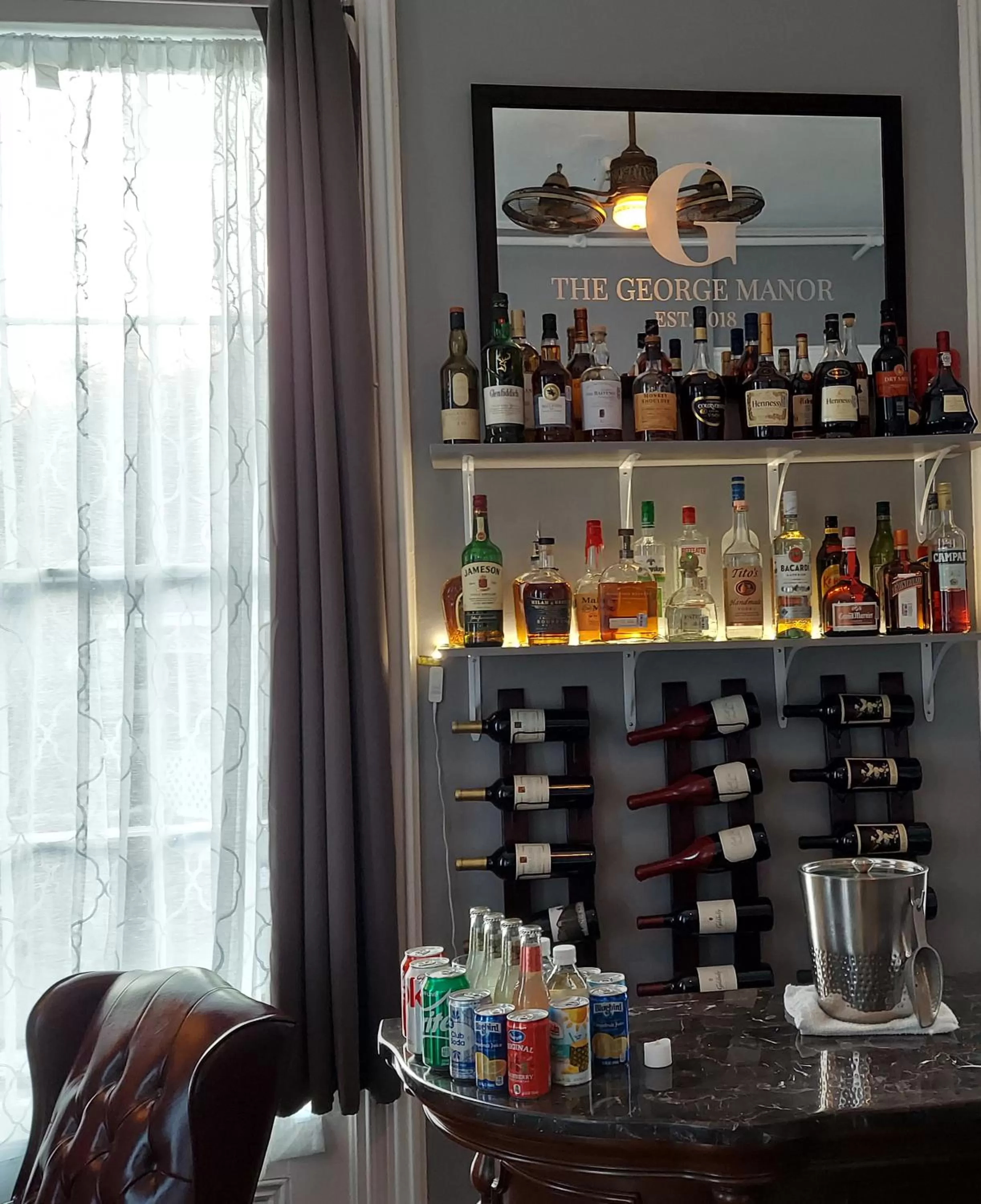 Lounge or bar in The George Manor