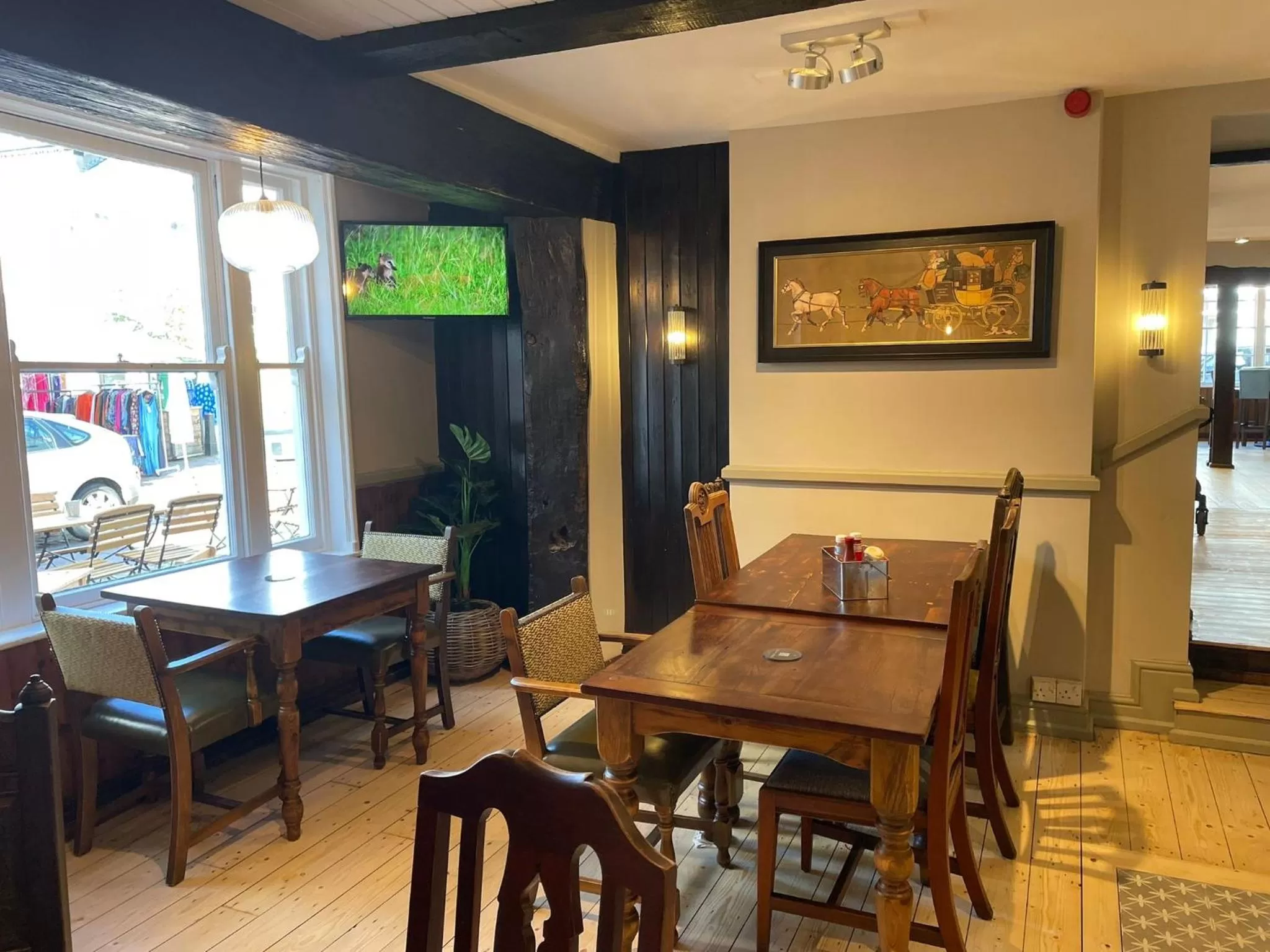 Restaurant/places to eat in Punch House Monmouth