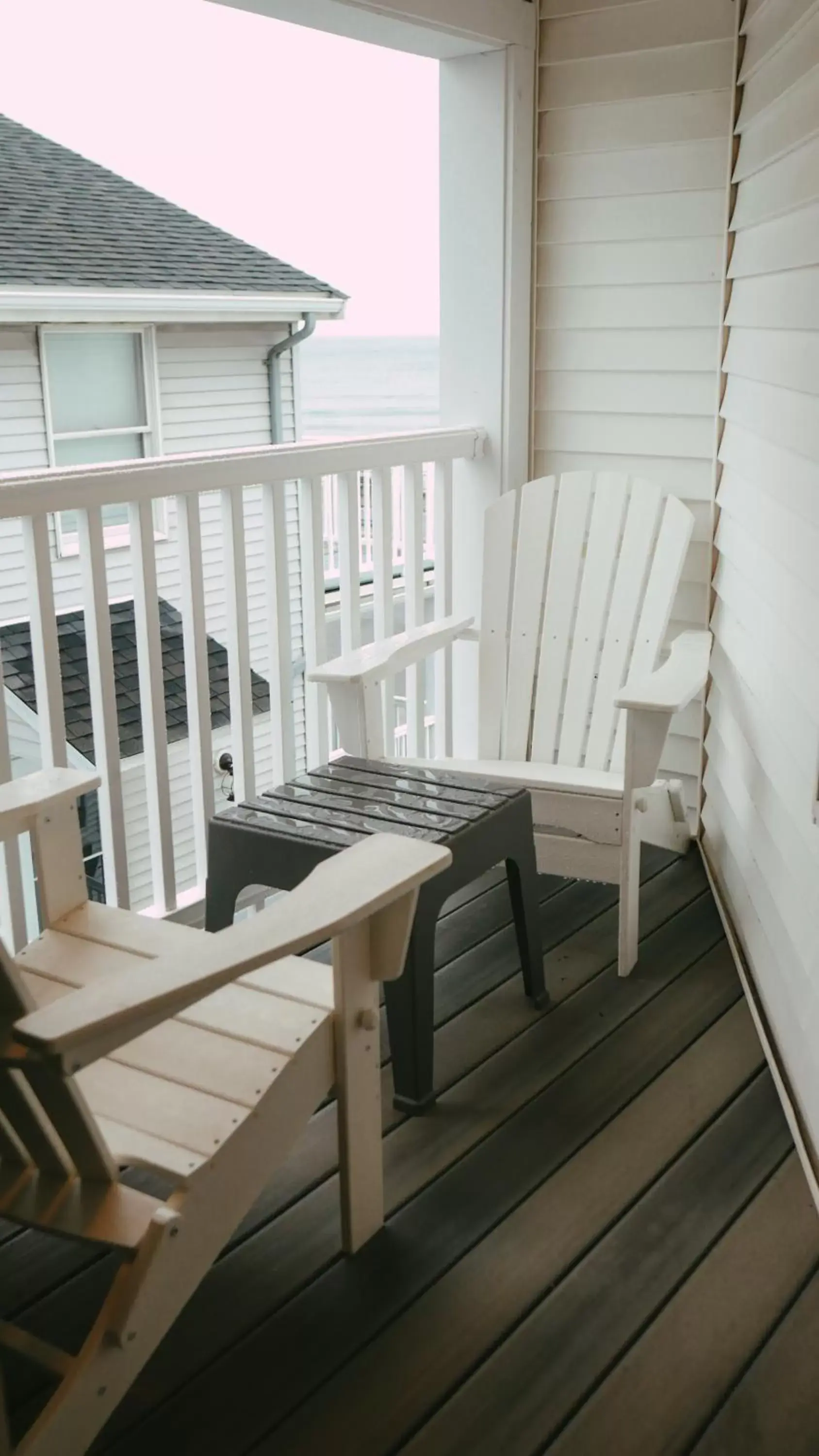 Patio, Balcony/Terrace in The Atlantic Motel