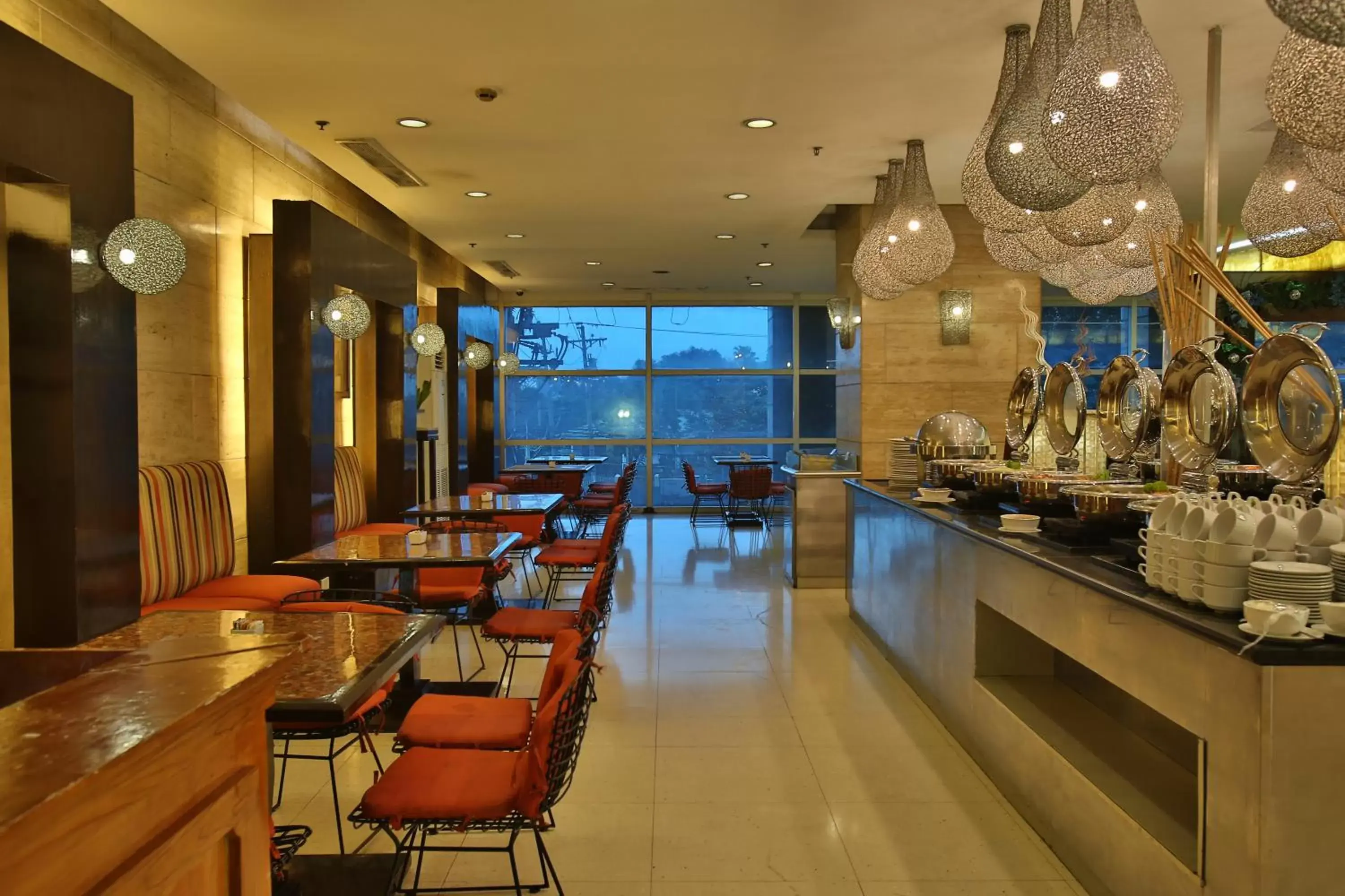 Restaurant/places to eat in Crown Regency Hotel & Towers