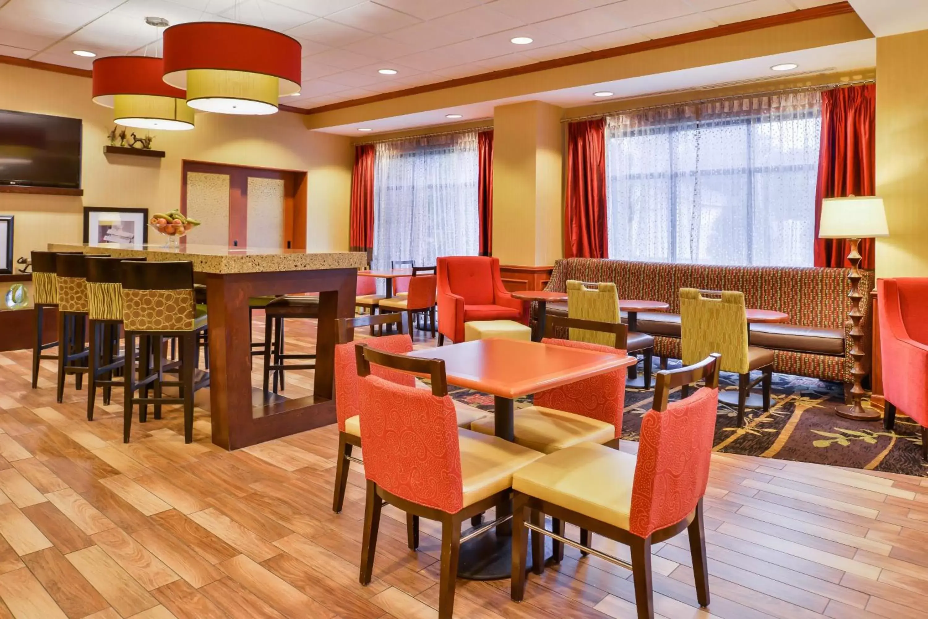 Lobby or reception, Restaurant/Places to Eat in Hampton Inn Emporia