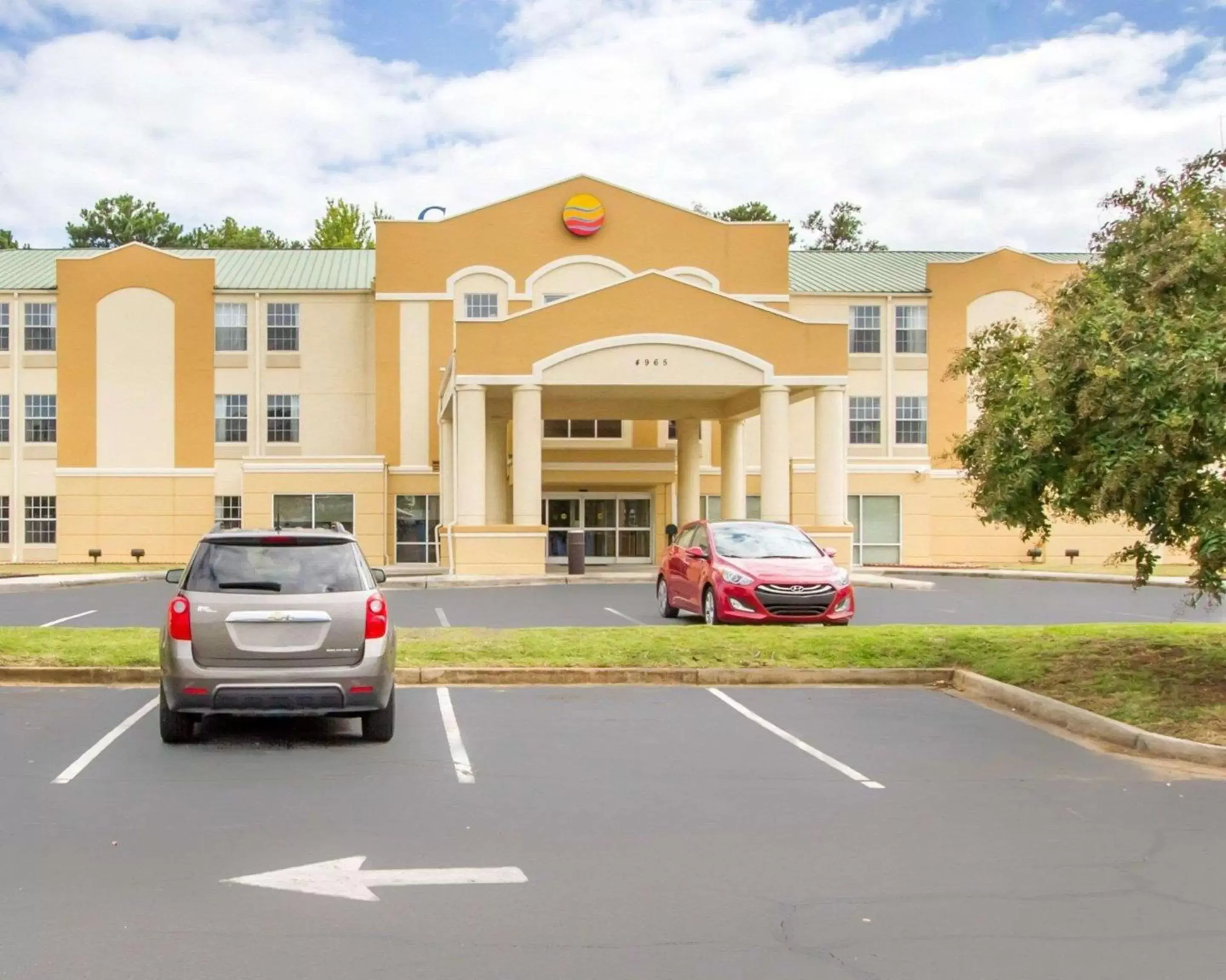 Property Building in Comfort Inn Airport