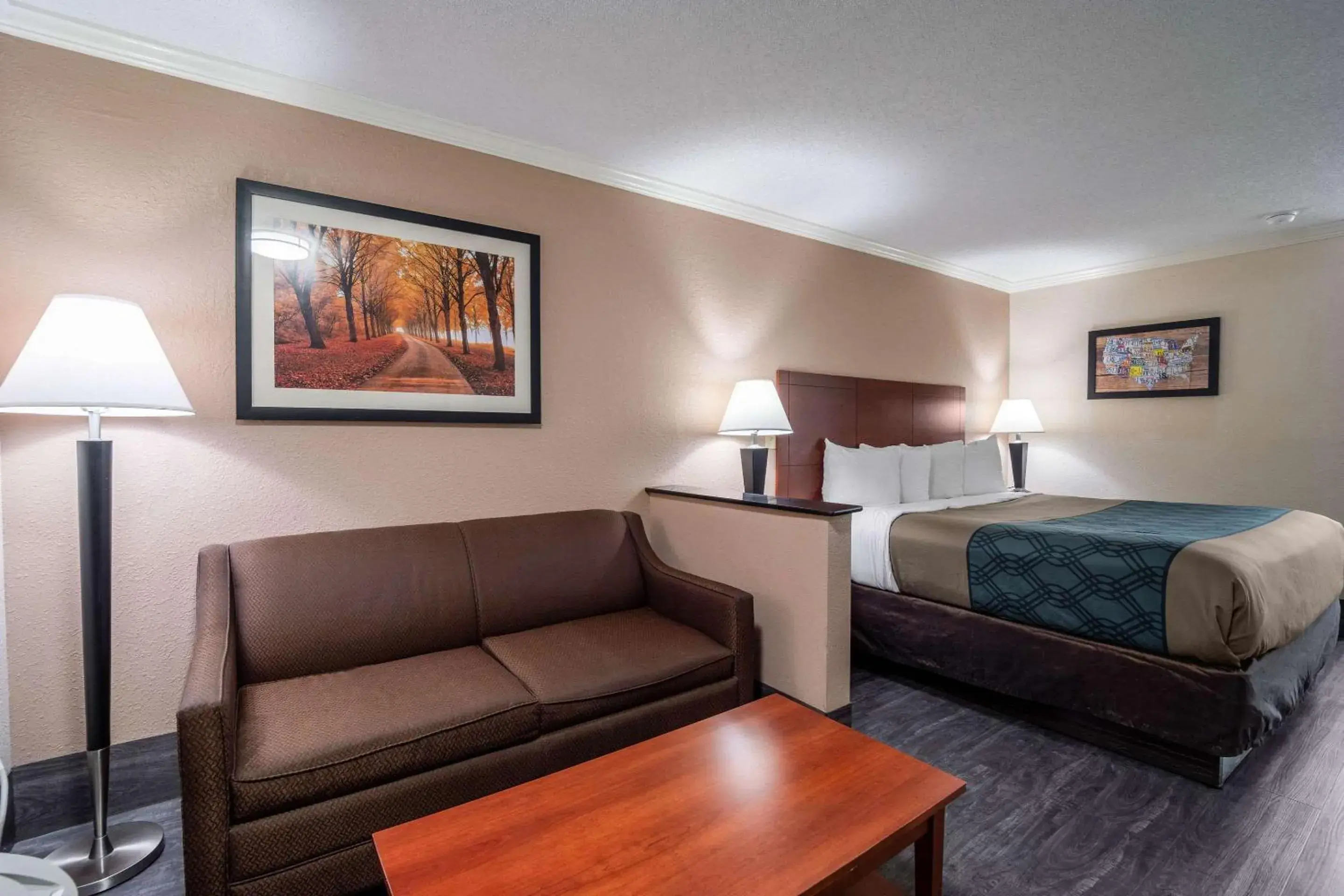 Bedroom in Econo Lodge Inn & Suites Cayce