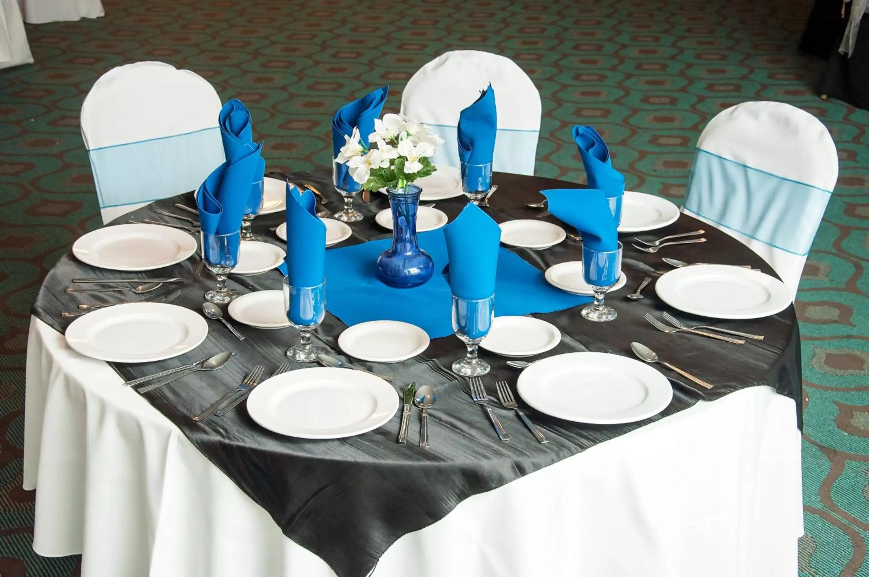 Banquet/Function facilities, Restaurant/Places to Eat in Holiday Inn Victorville, an IHG Hotel