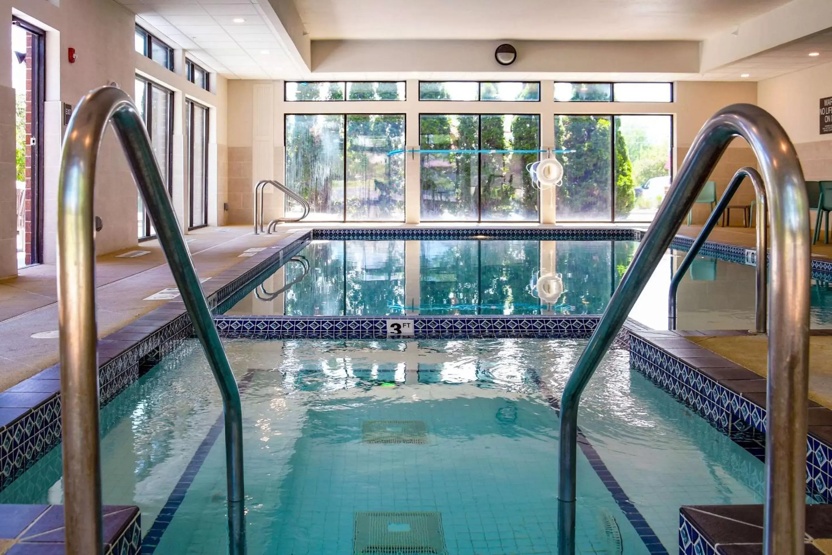 Swimming Pool in Comfort Inn & Suites NW Milwaukee