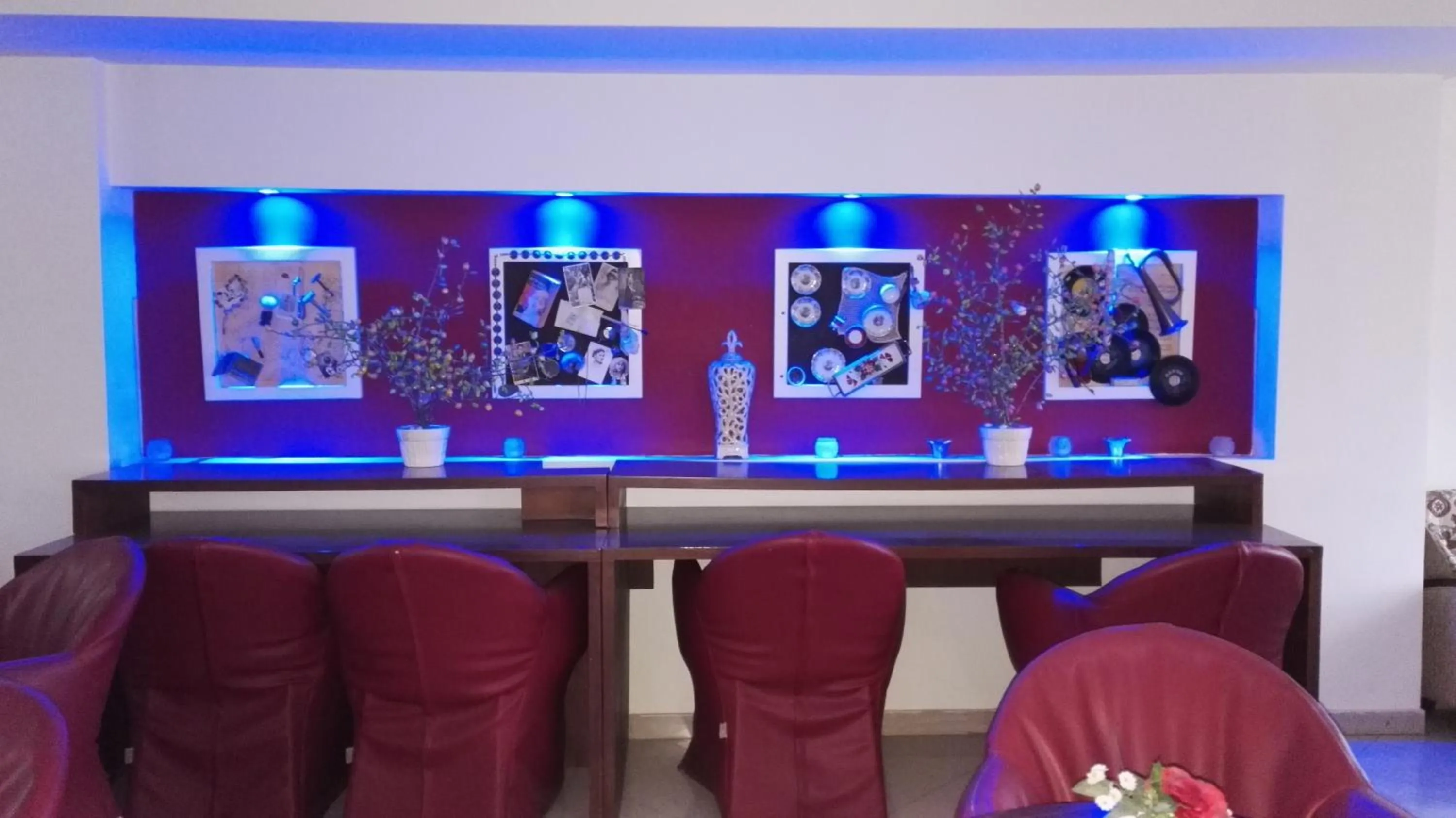 Communal lounge/ TV room in Filippos