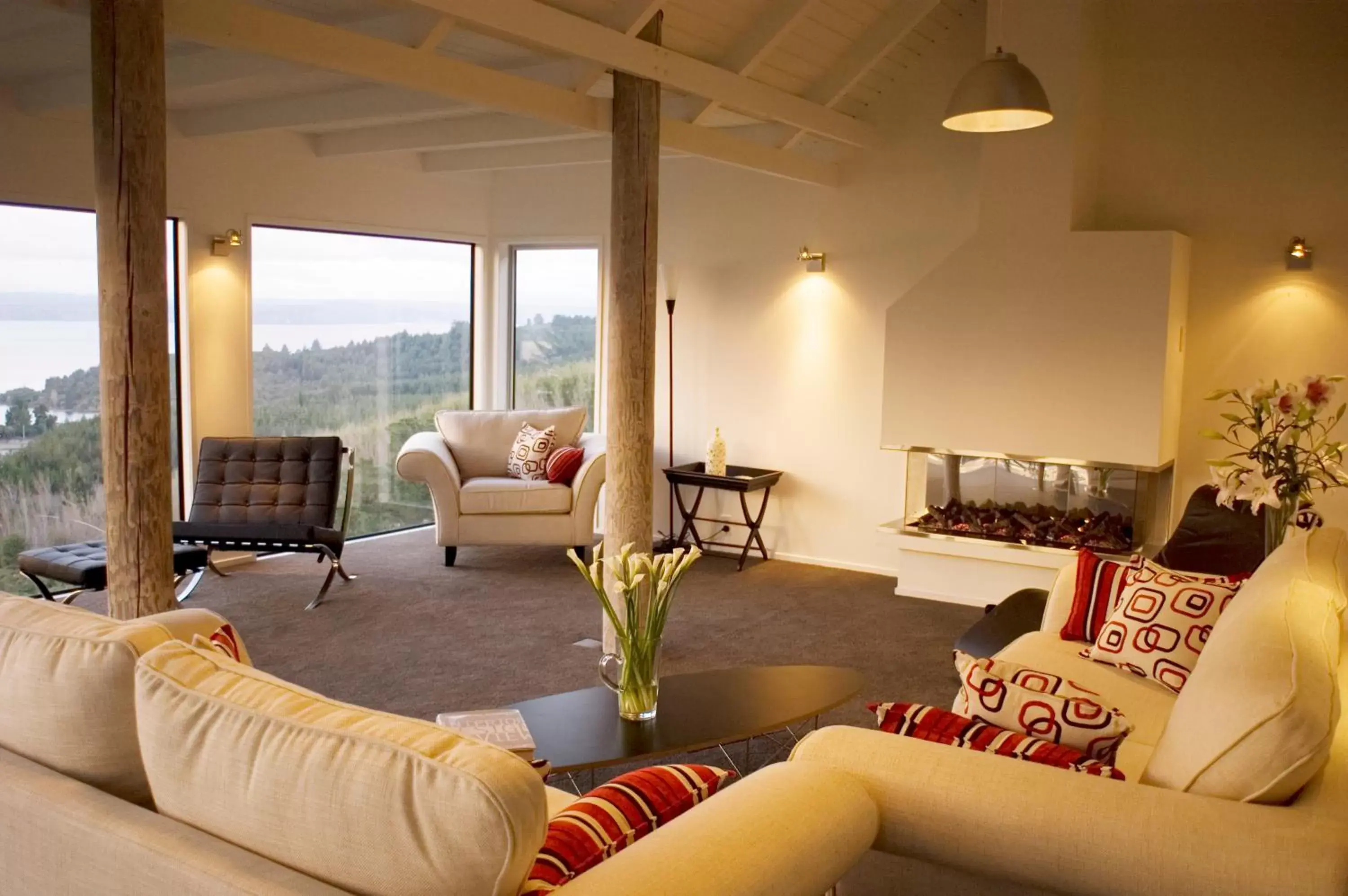 Communal lounge/ TV room, Seating Area in Acacia Cliffs Lodge