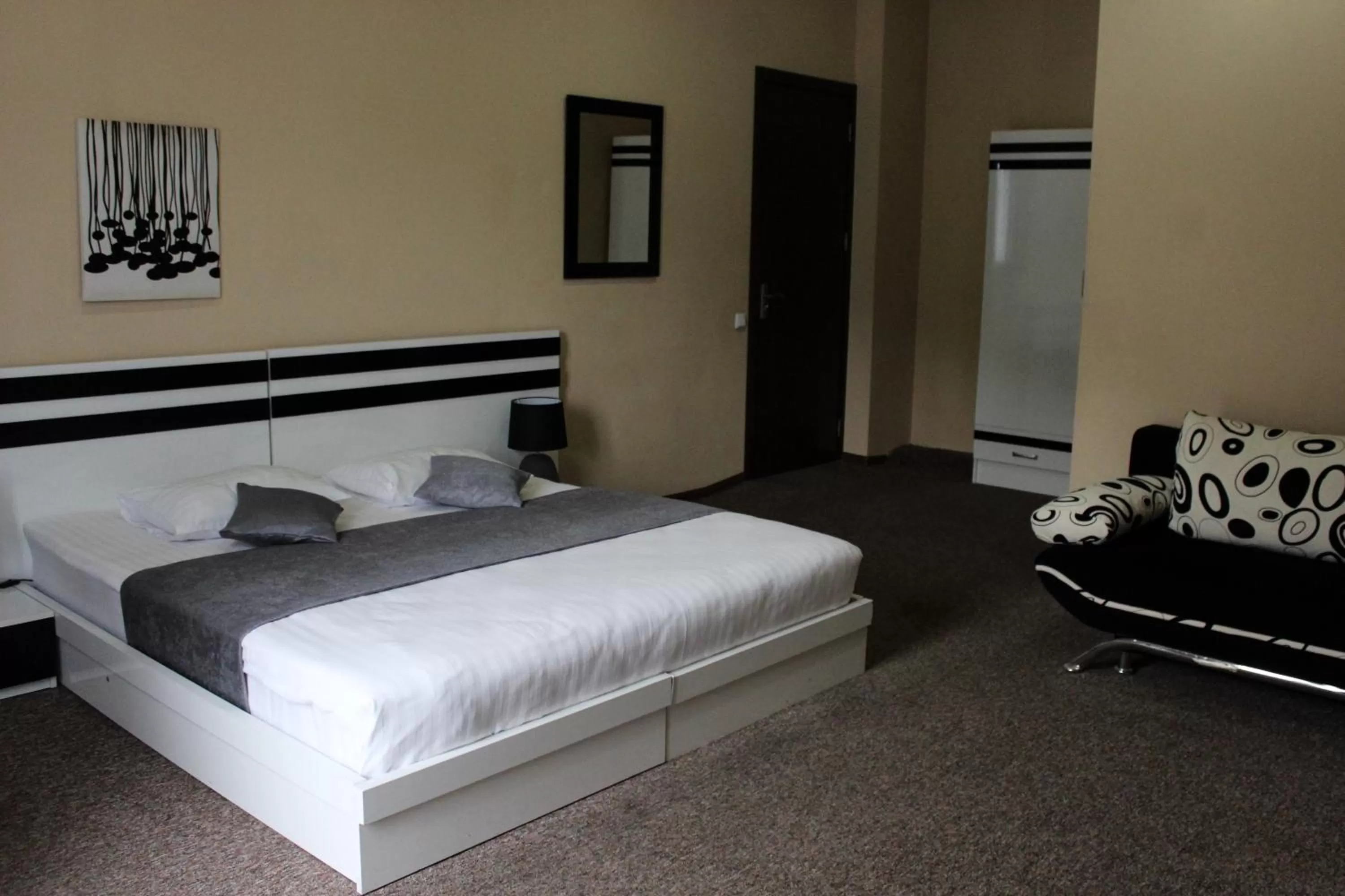 Photo of the whole room, Bed in Hotel Diplomat