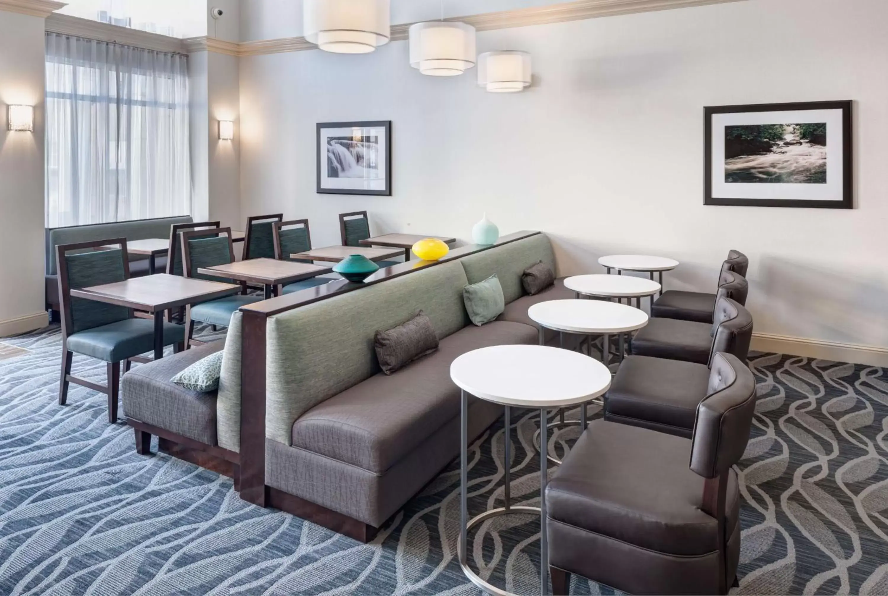 Dining area in Homewood Suites by Hilton Mahwah