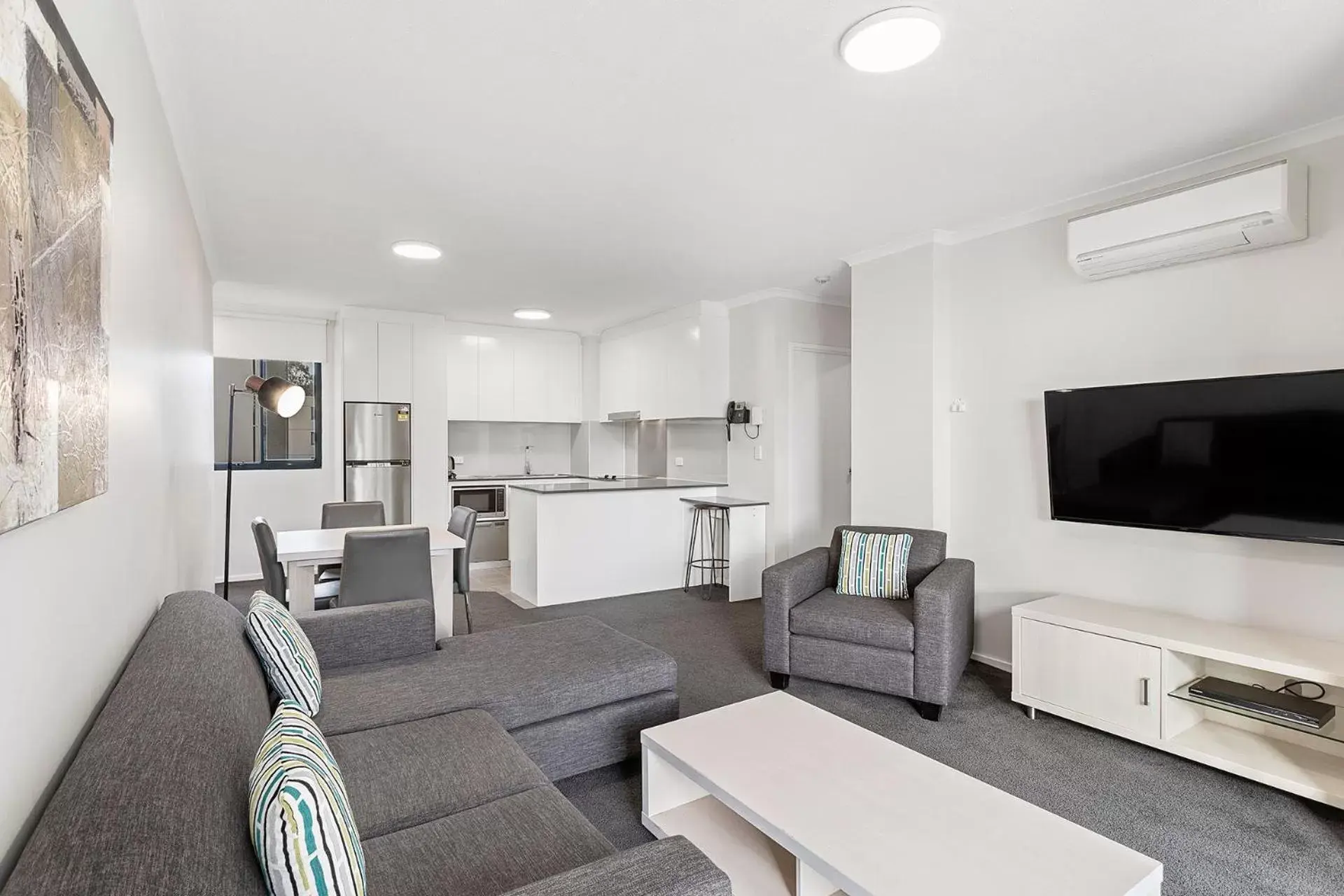 Kitchen or kitchenette, Seating Area in Landmark Resort