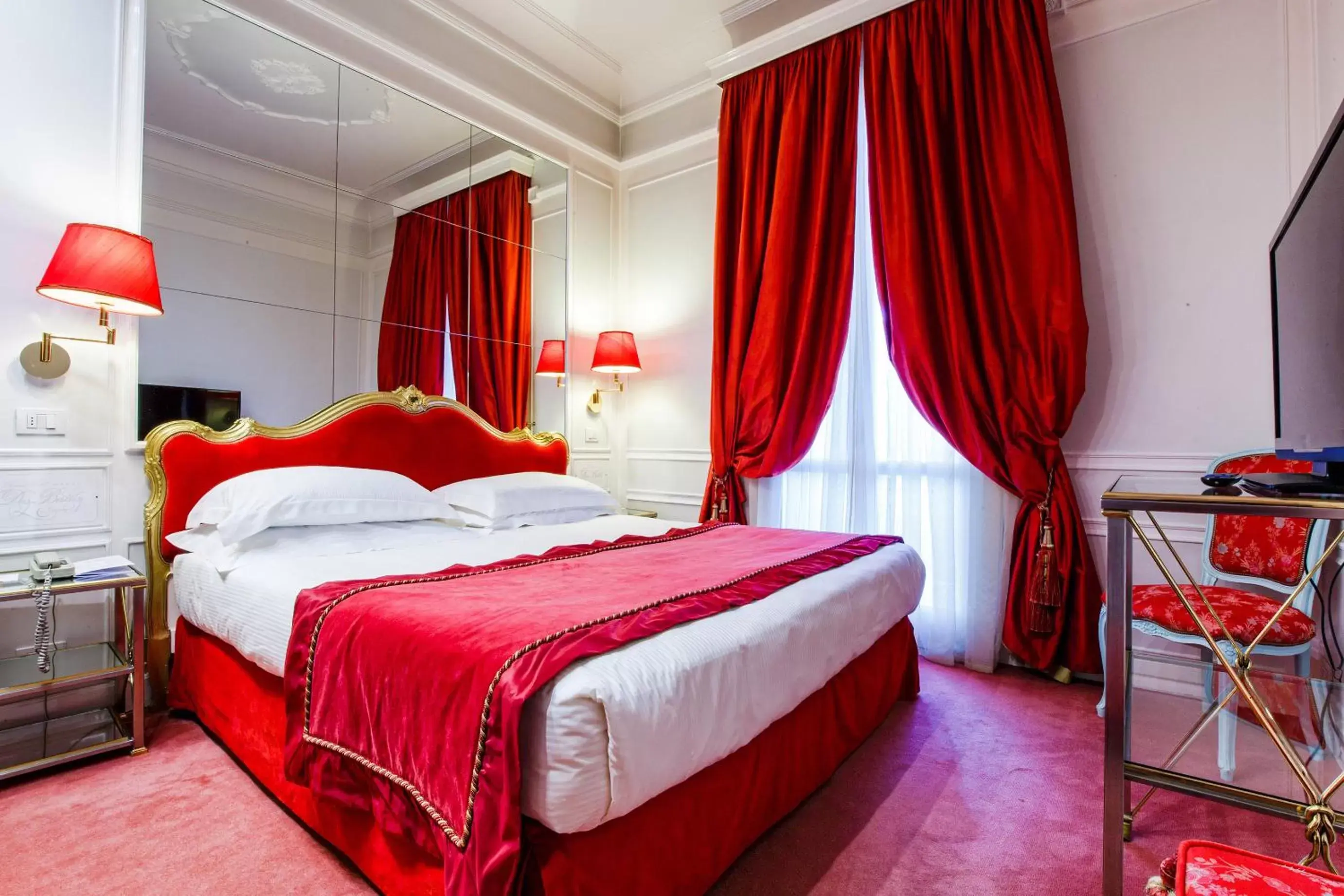 Bedroom, Bed in Grand Hotel Des Bains