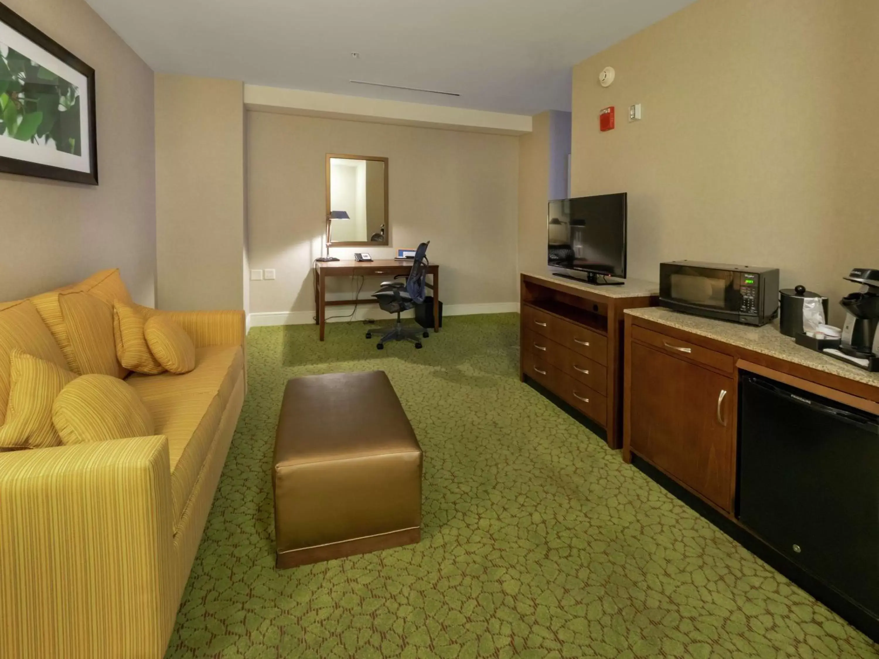 Living room, Seating Area in The Hilton Garden Inn Buffalo-Downtown