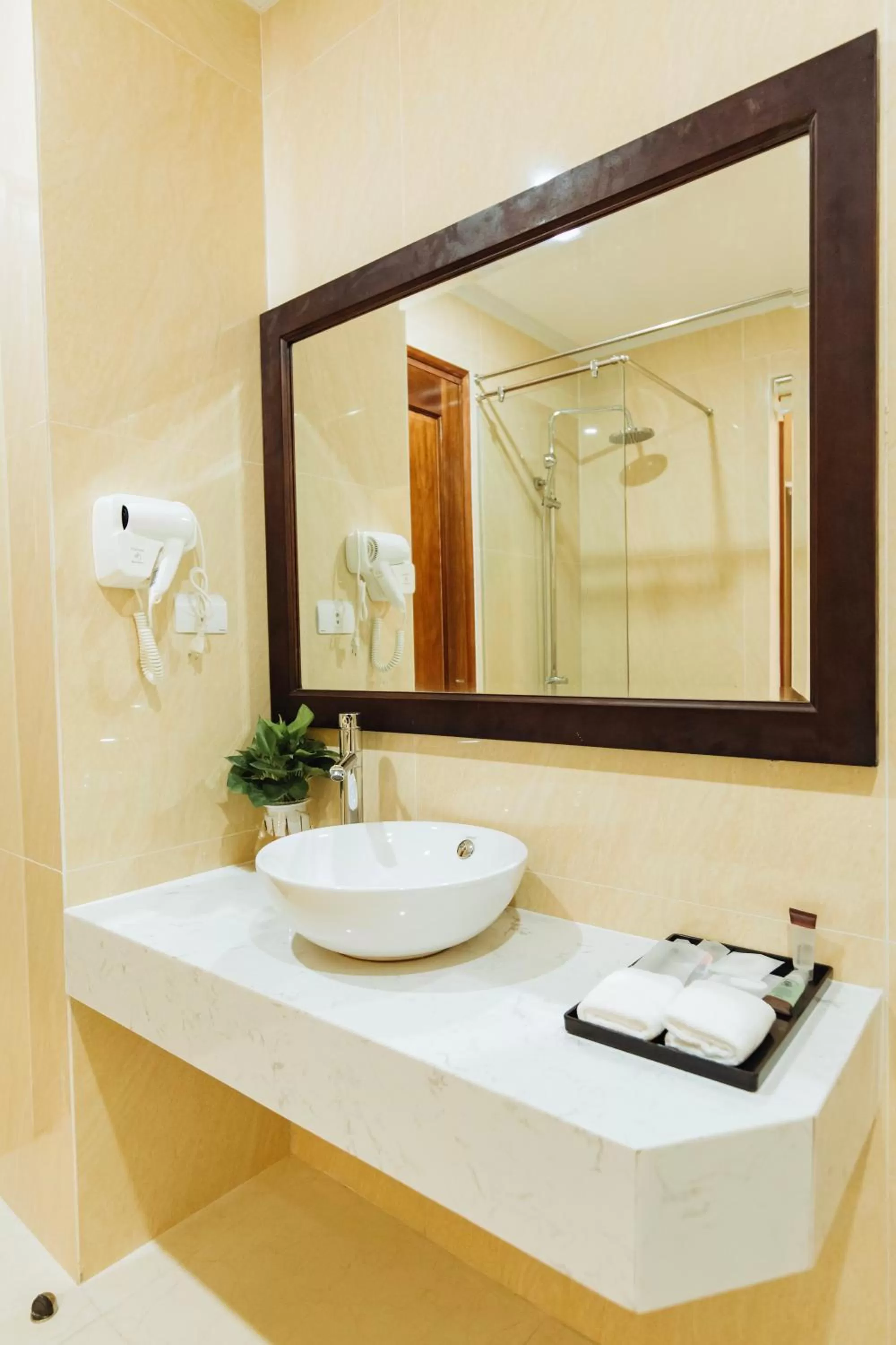 Bathroom in Paragon Noi bai Hotel & Pool
